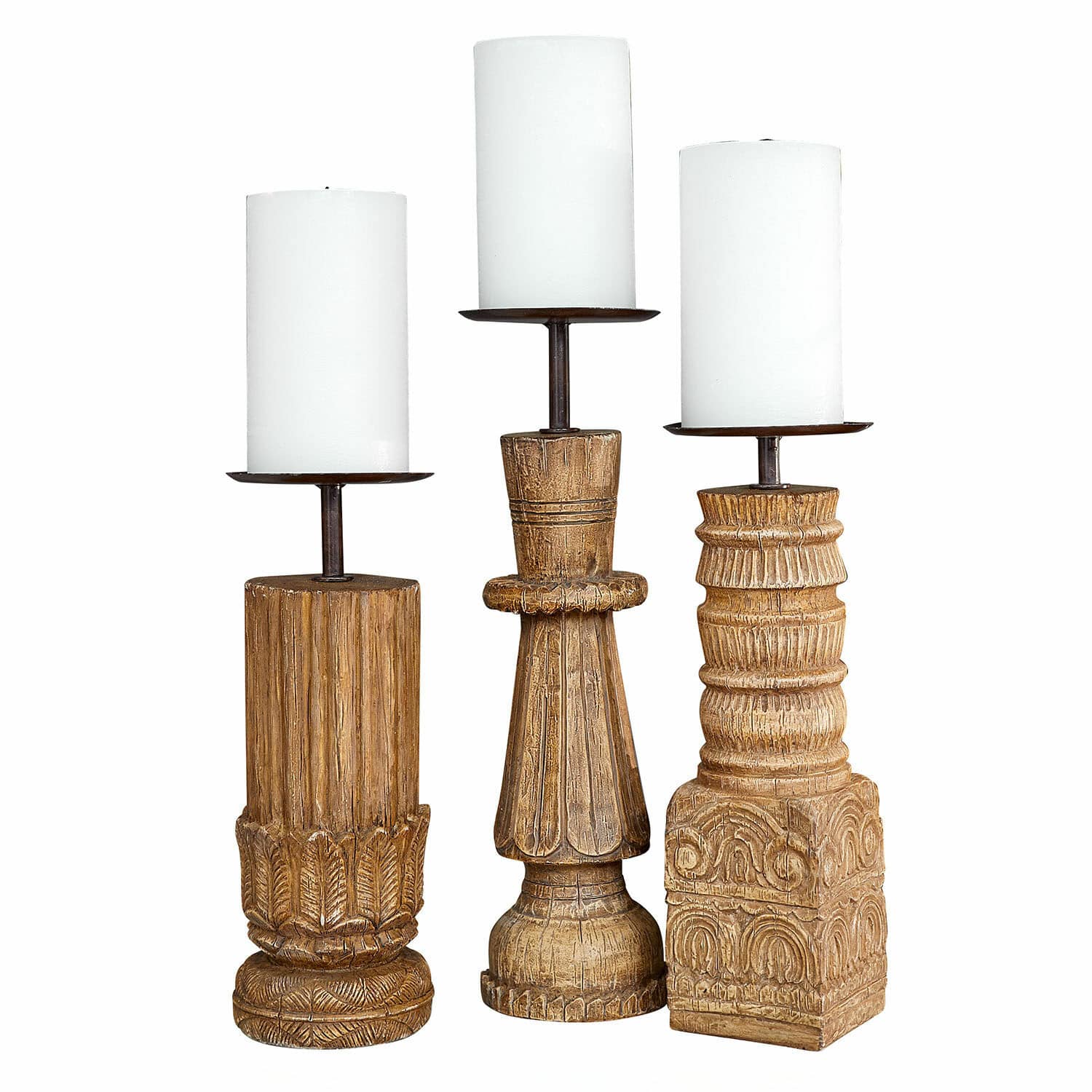 Set di 3 candelieri Zahirah Set di tre portacandele in legno colore naturale con candele bianche per decorazione d'interni