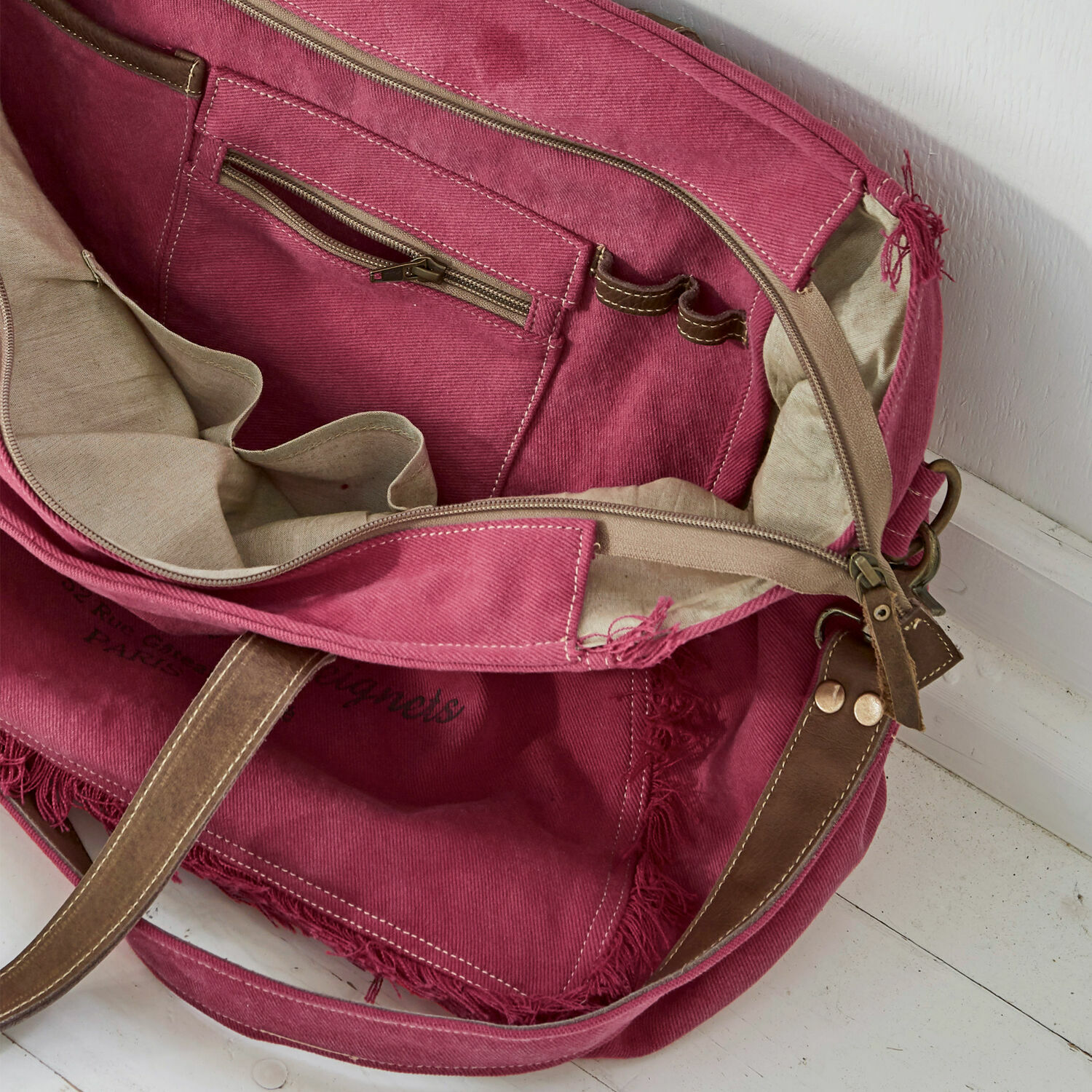 Borsa Anoush