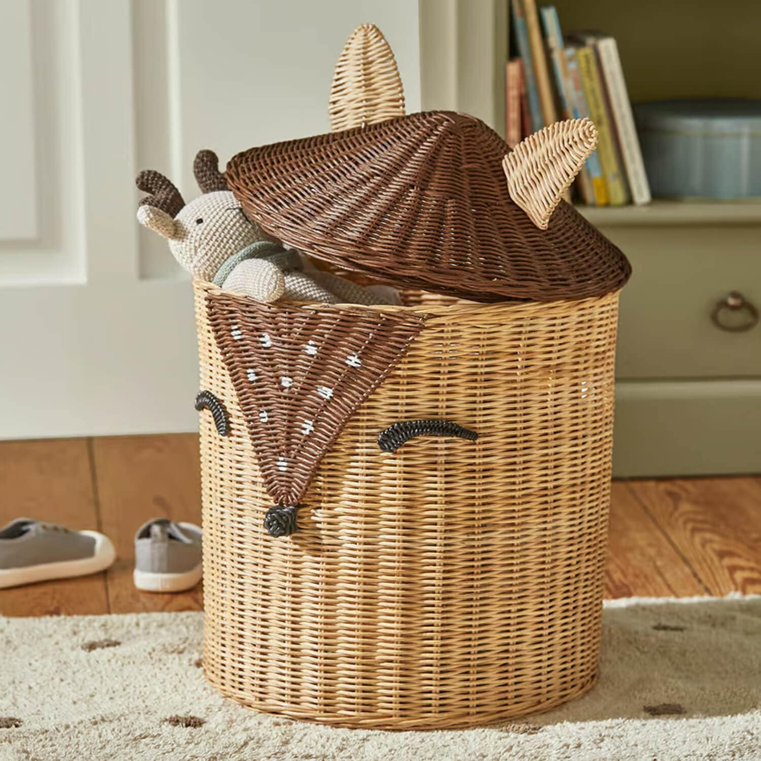 Cesto portaoggetti in rattan a forma di volpe in tonalità marroni naturali, contenitore pratico per la cameretta