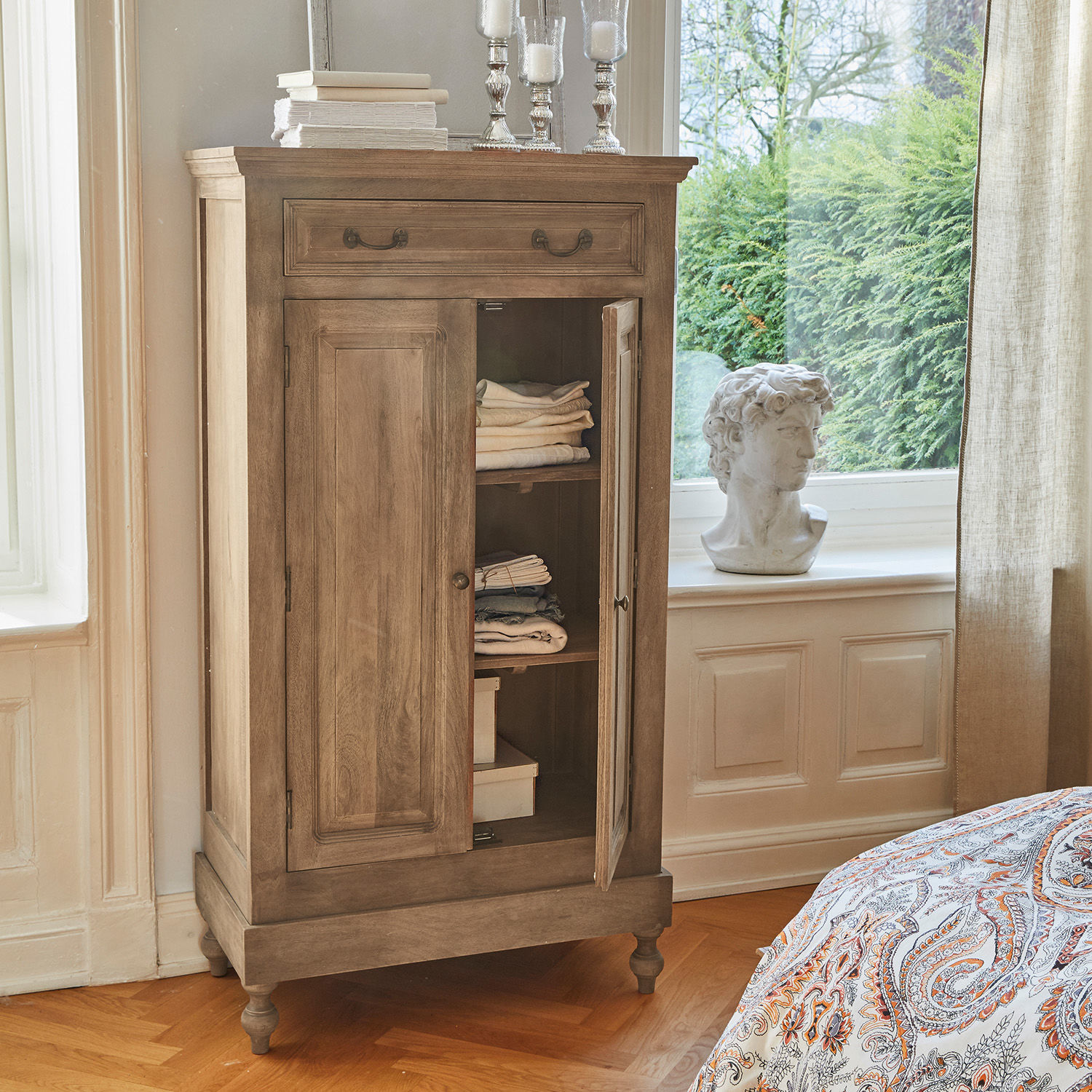 Armadio Bortoni Mobile in legno colore naturale con cassetto e ante, mobile contenitore per camera da letto