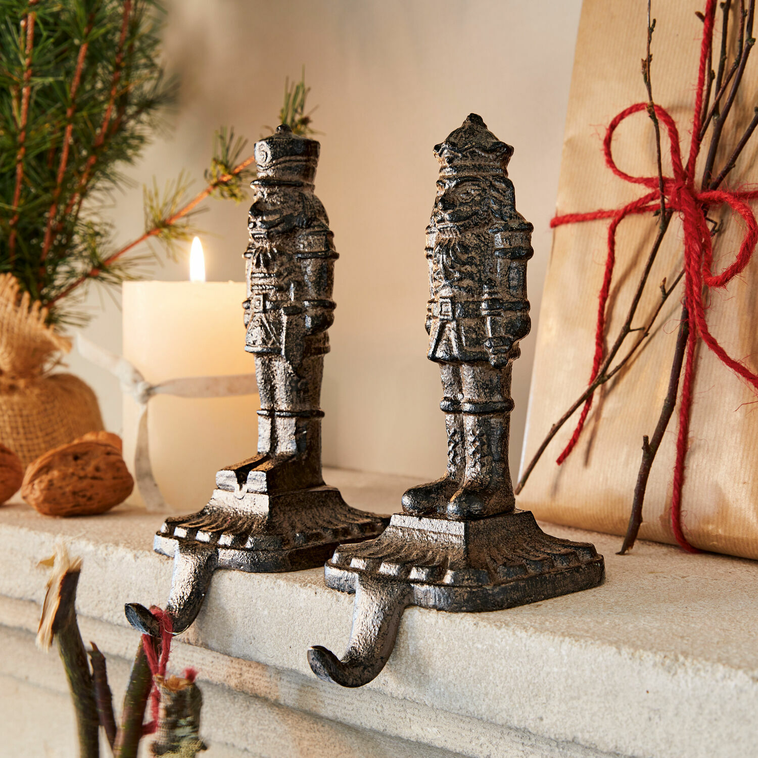 Coppia di ganci Decize Coppia di ganci da parete in ghisa nera a forma di soldati per decorazioni festive