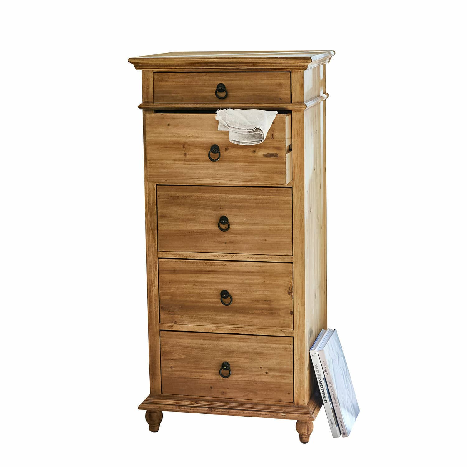 Comò Yewbridge Cassettiera alta in legno naturale con cinque cassetti e maniglie in metallo nero