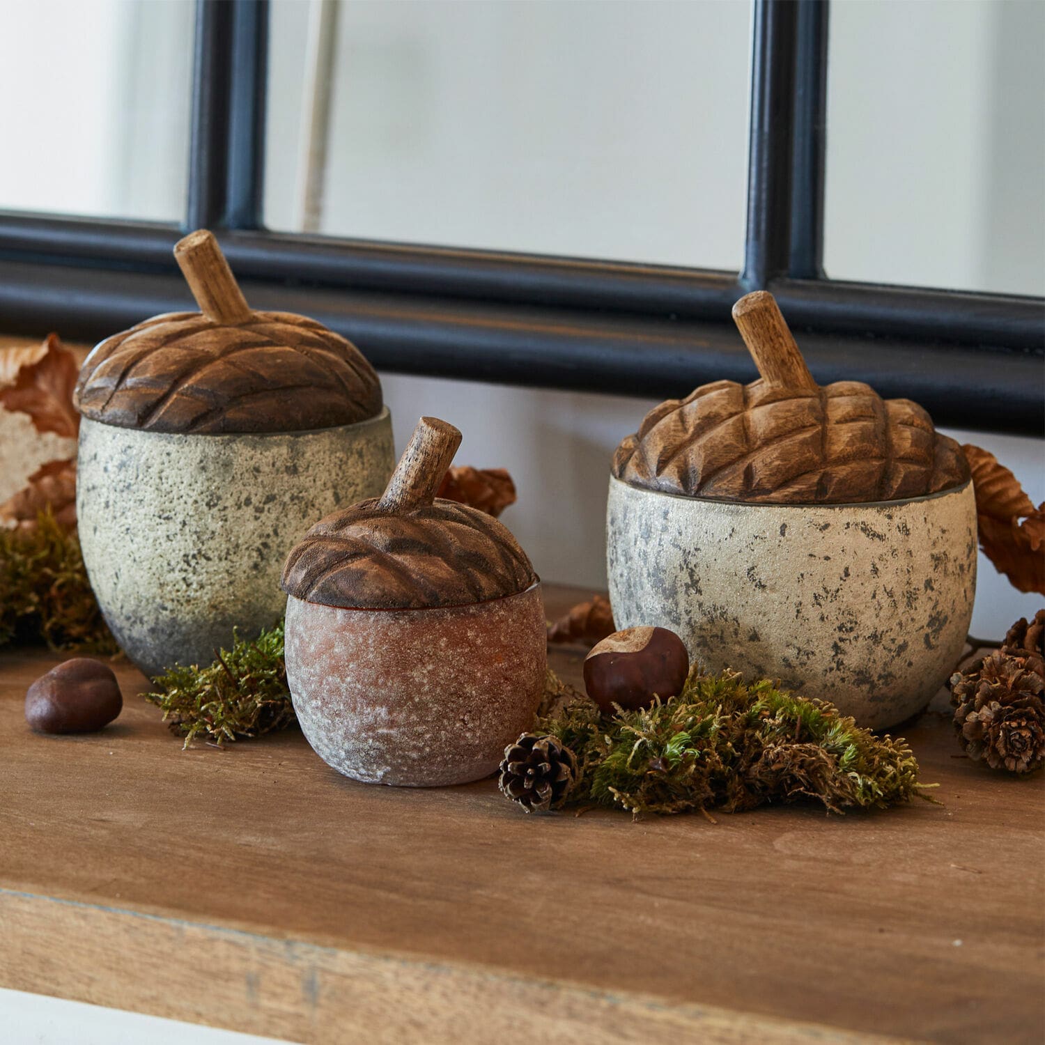 Set di 3 ghiande Vibius Set di tre contenitori in ceramica a forma di ghianda in colori naturali per decorazioni autunnali