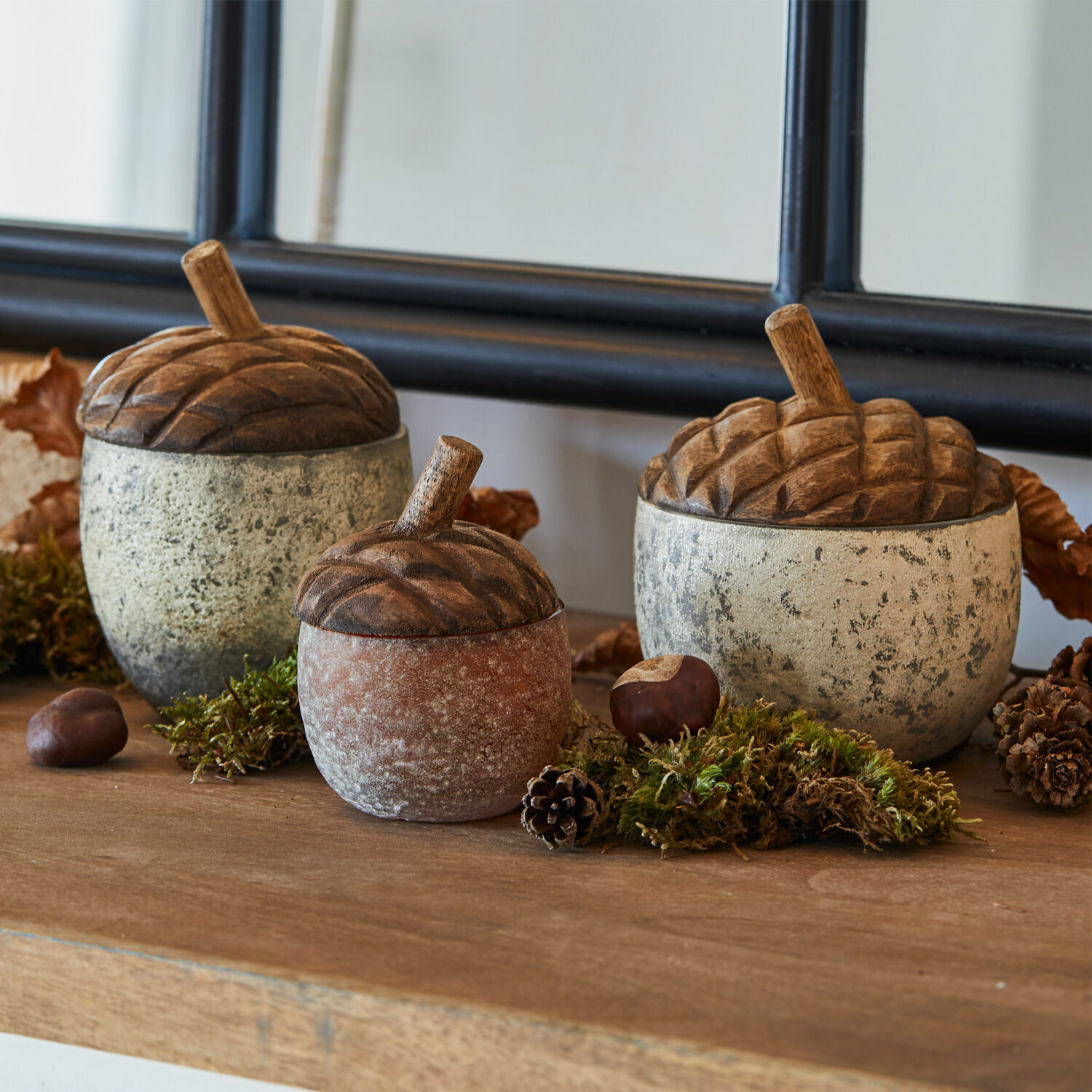 Set di 3 ghiande Vibius Set di tre contenitori in ceramica a forma di ghianda in colori naturali per decorazioni autunnali