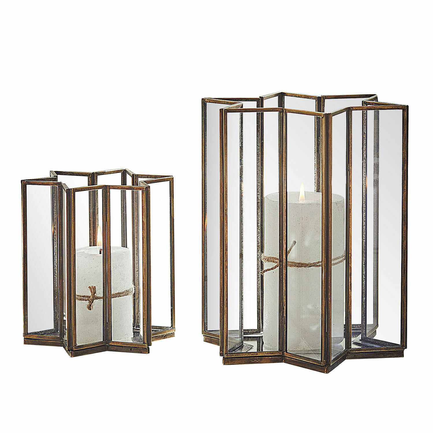 Coppia di portacandele Créon Set di due lanterne in metallo e vetro color ottone con candele bianche decorative