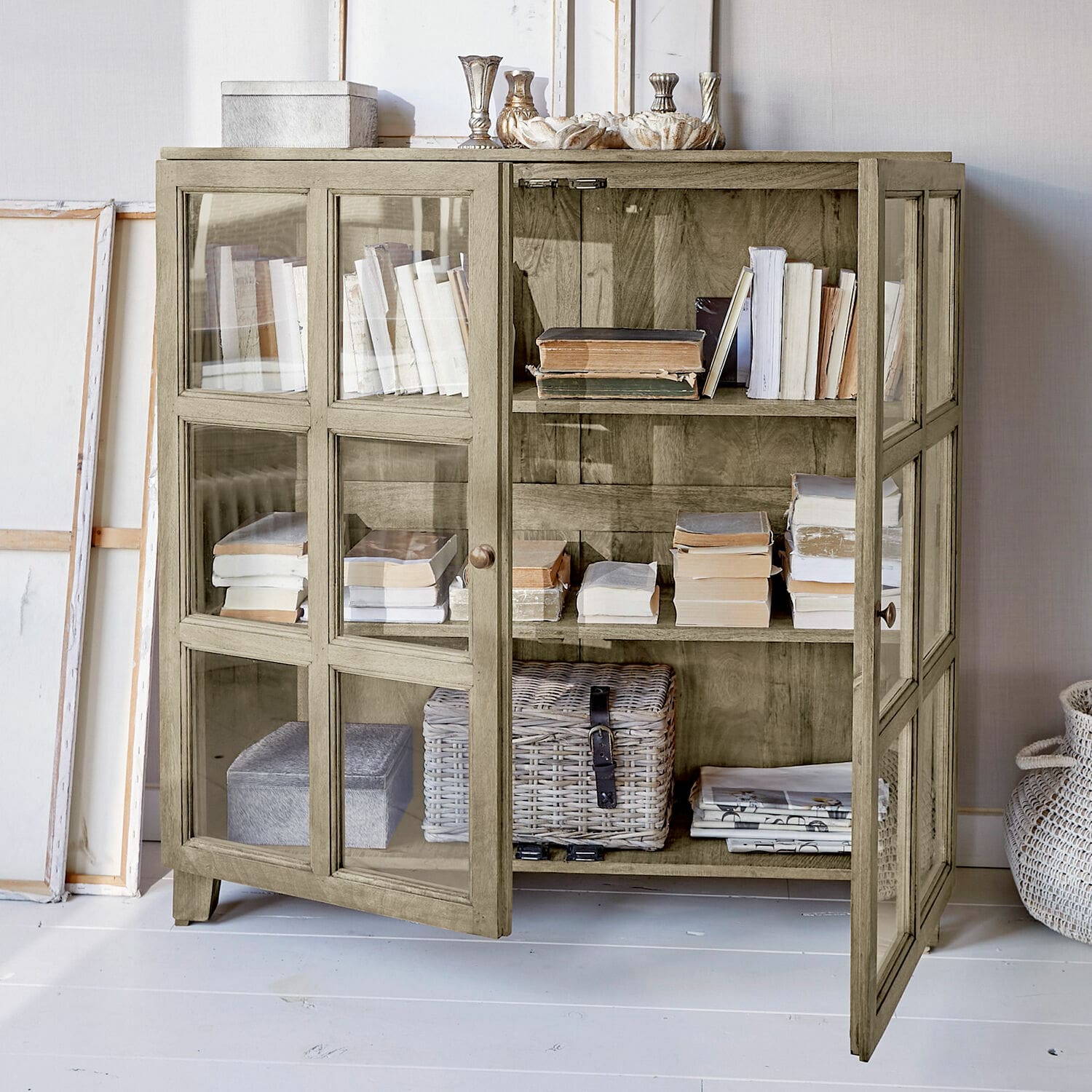 Mobile basso con ante in vetro Stoneham