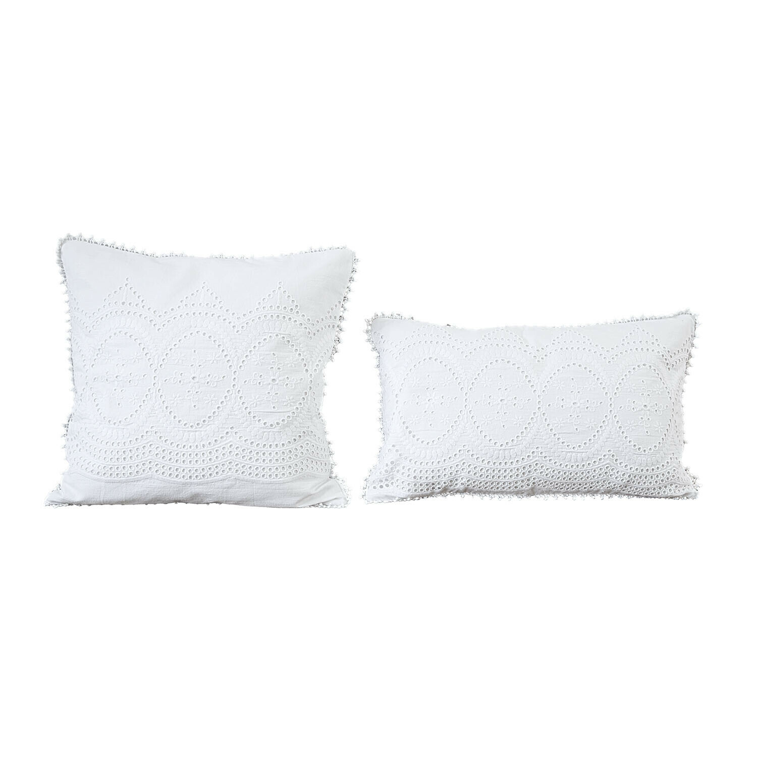 Coppia di copricuscini Olyane Set di due cuscini bianchi con ricamo e frange decorative, tessuti d'arredo eleganti