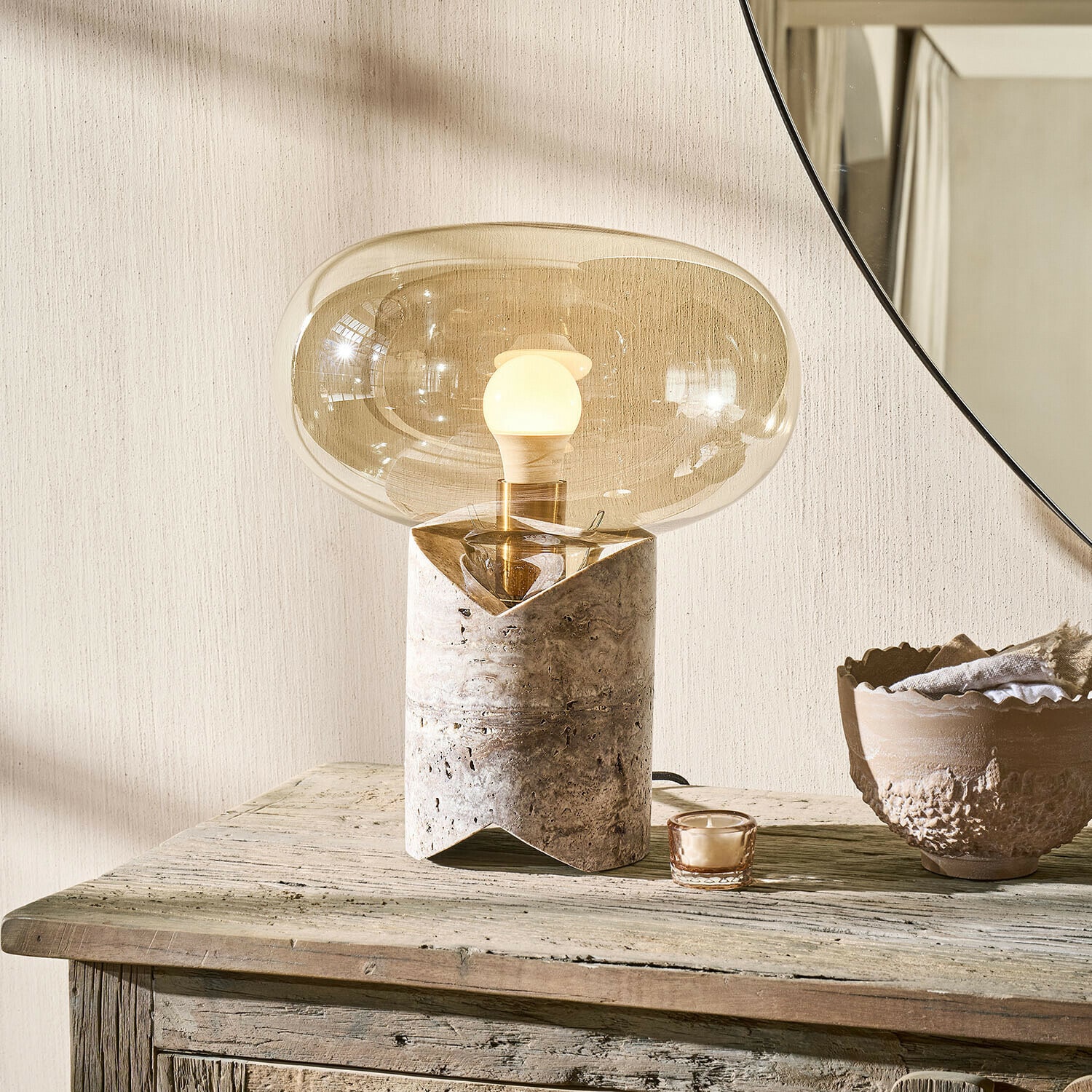 Lampada da tavolo Tarellas Lampada da tavolo in marmo e vetro beige, design moderno per soggiorno elegante