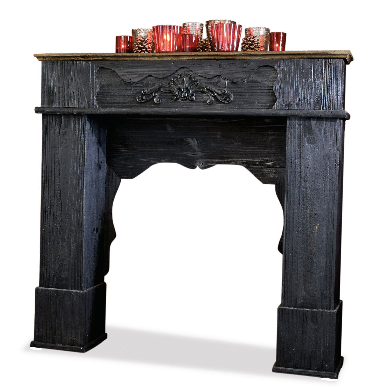 Consolle caminetto Margaux Cornice camino in legno nero con dettaglio decorativo e candele rosse decorative sopra