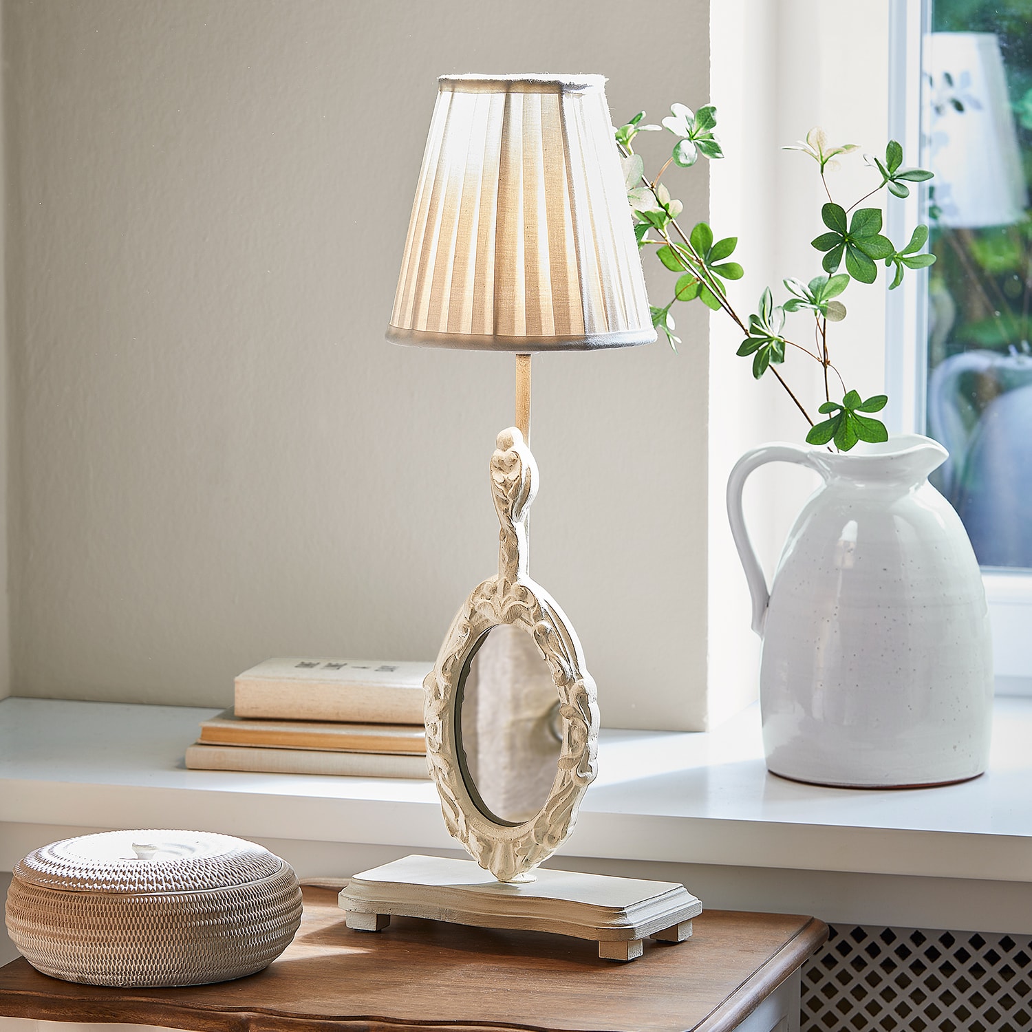 Lampada da tavolo in legno bianco con paralume e specchio decorativo vintage per soggiorno