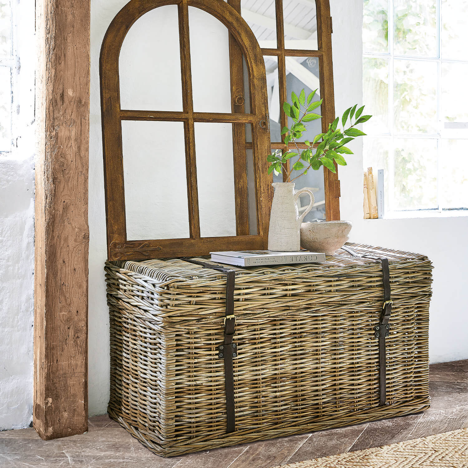 Grande baule in rattan naturale con cinturini in ecopelle stile vintage per riporre oggetti