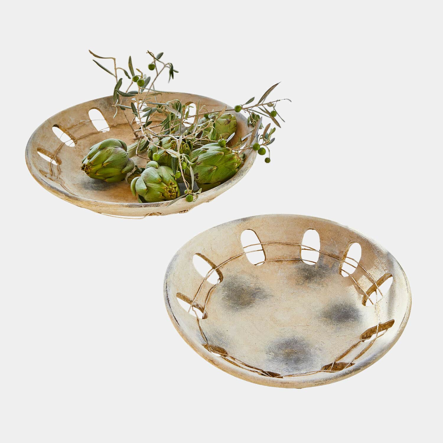 Coppia di ciotole decorative Delunas Due ciotole decorative in ceramica beige con aperture, una con carciofi verdi