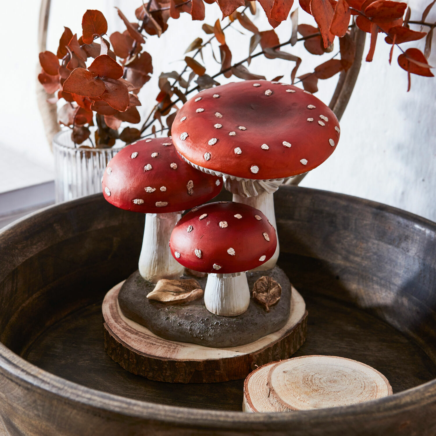 Funghi decorativi Lupton Funghi decorativi rossi con puntini bianchi su base in legno per arredamento autunnale interno