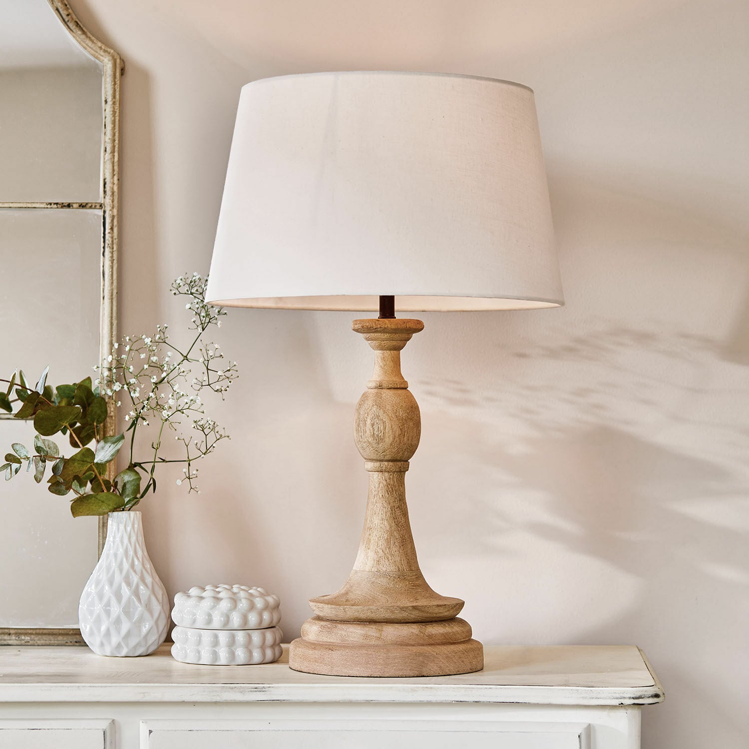 Lampada da tavolo Dardilly Lampada da tavolo con base in legno e paralume bianco, decorazione d'interni, illuminazione soggiorno