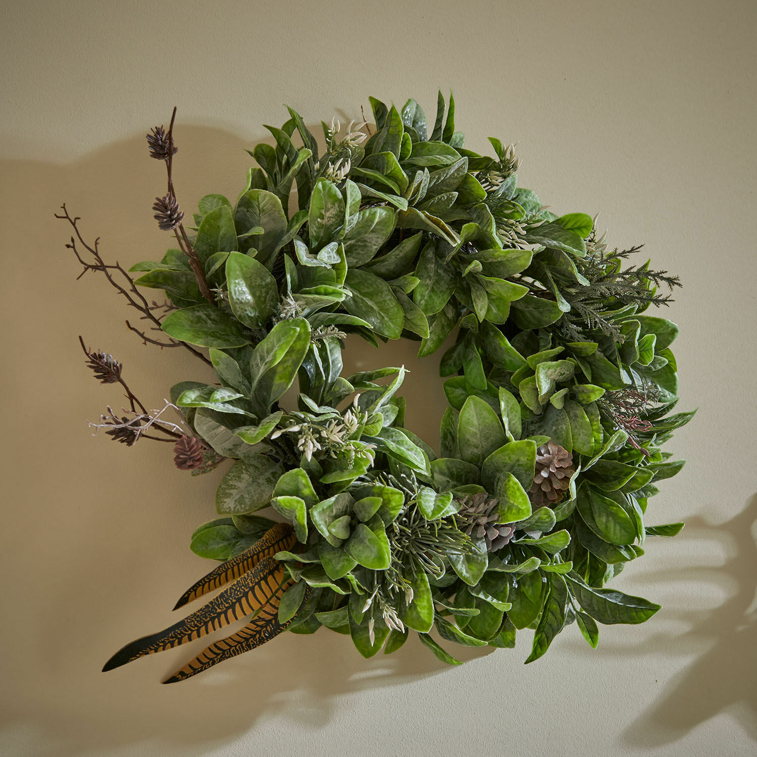 Ghirlanda Gianne Corona decorativa con foglie verdi e pigne, elemento naturale per decorazione d'interni