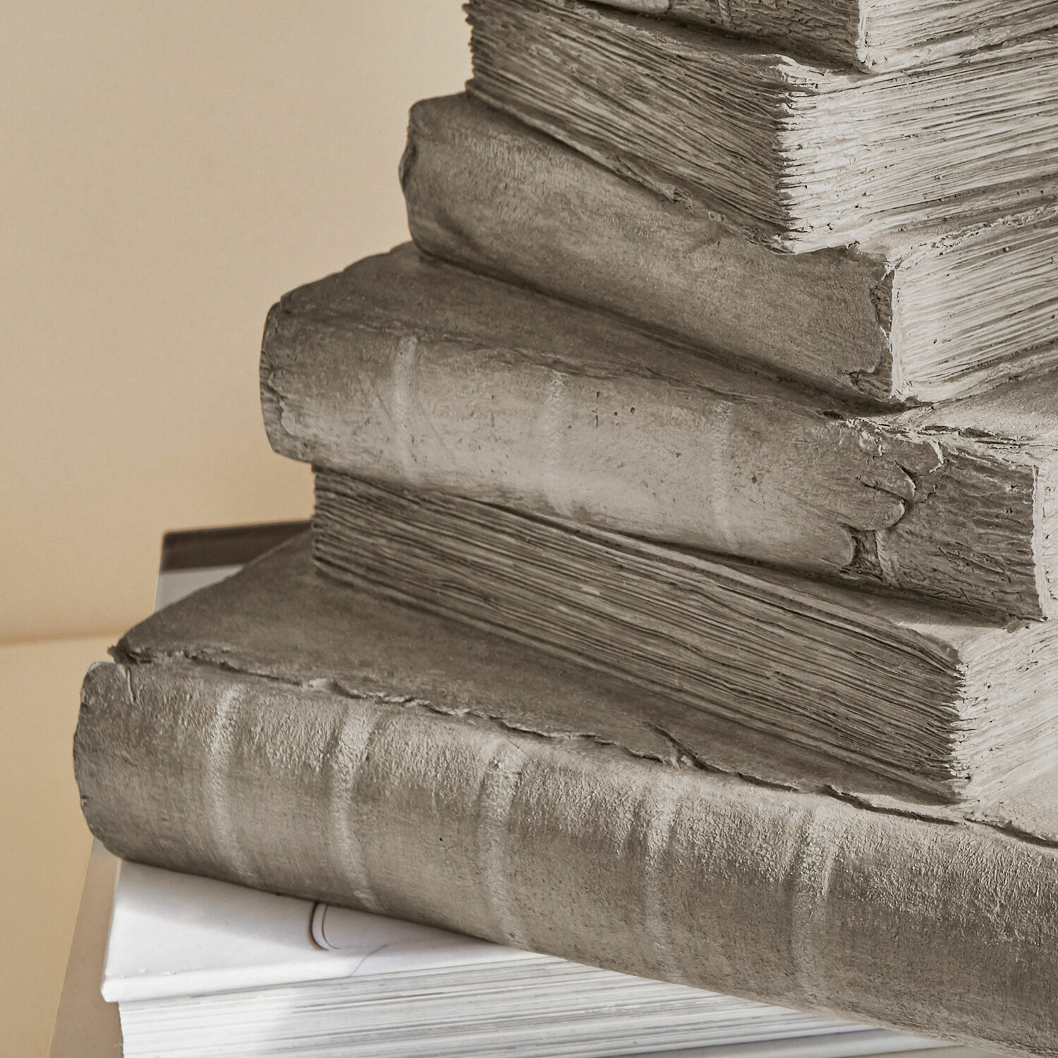 Pila di libri decorativi Fjardo