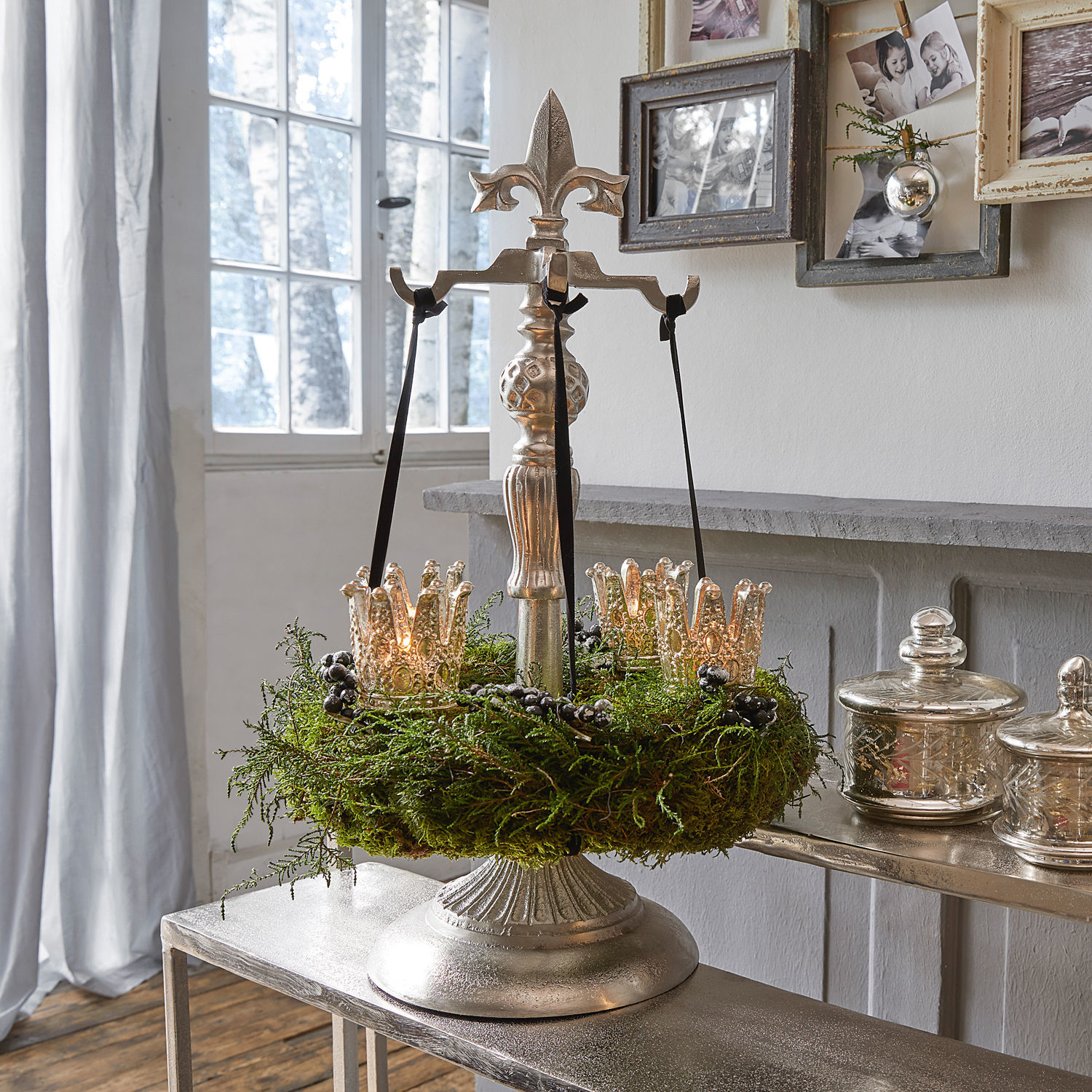 Supporto per ghirlanda Edmond Portacandele decorativo in metallo con corona verde e candele a forma di corona per arredamento