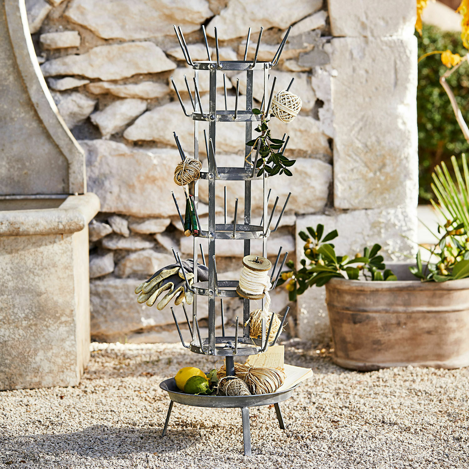 Supporto per vasi Leeston Supporto da giardino in metallo con ganci e vassoio per attrezzi e accessori da giardino
