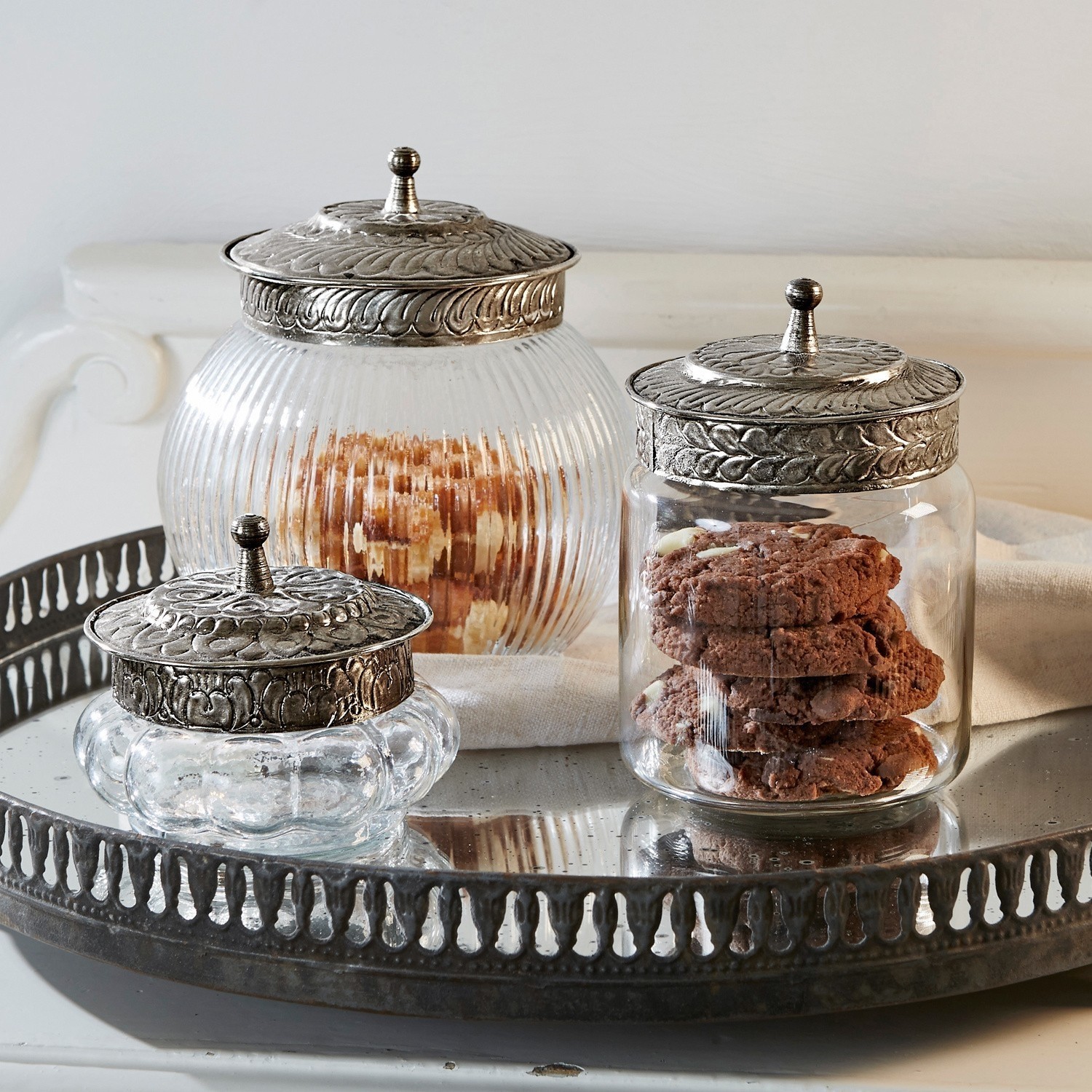 Set di 3 contenitori Plévin Set di tre barattoli in vetro con coperchi in metallo decorativi per biscotti e snack
