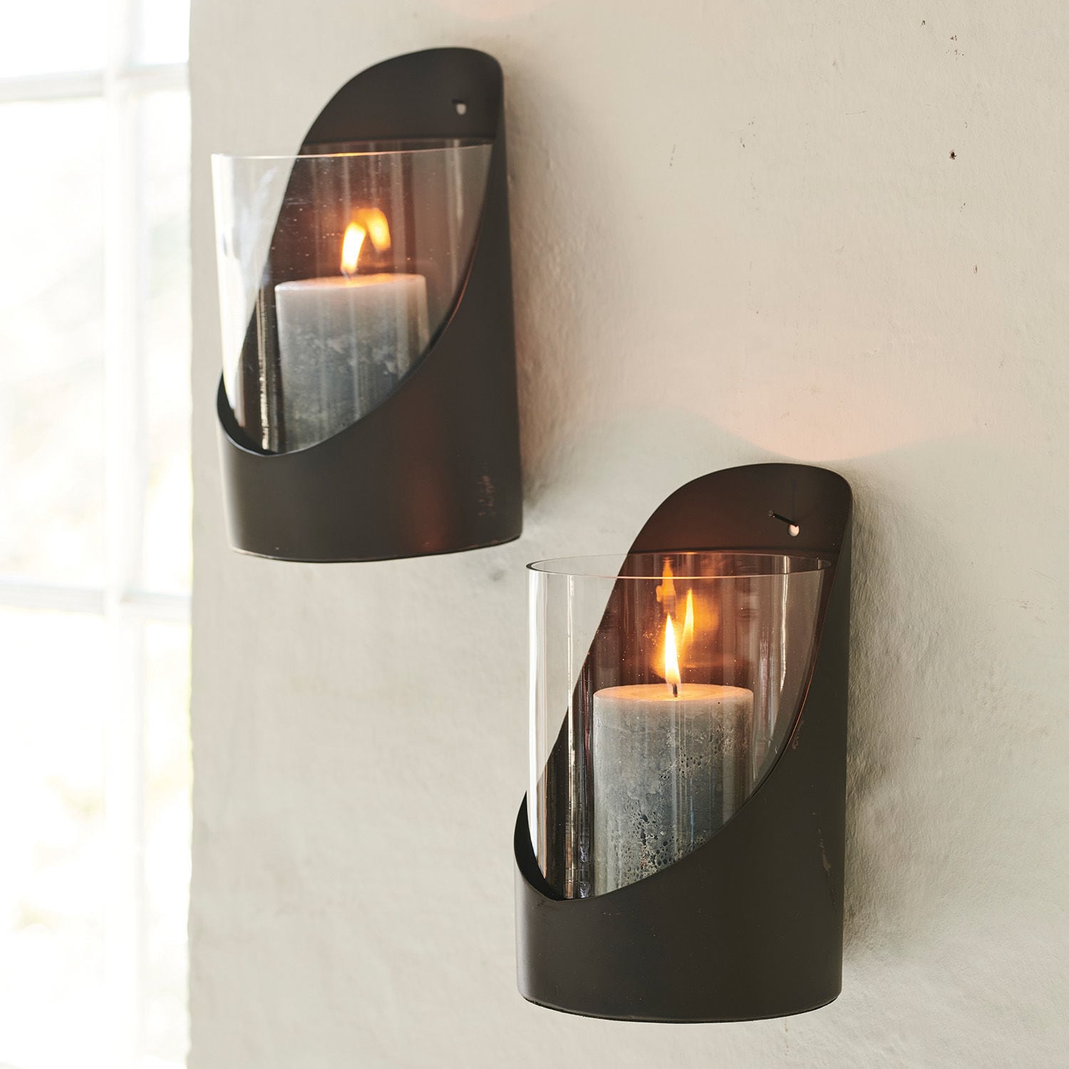 Coppia di portacandele Paillon Coppia di applique da parete in metallo nero con vetro trasparente e candele per decorazione interna