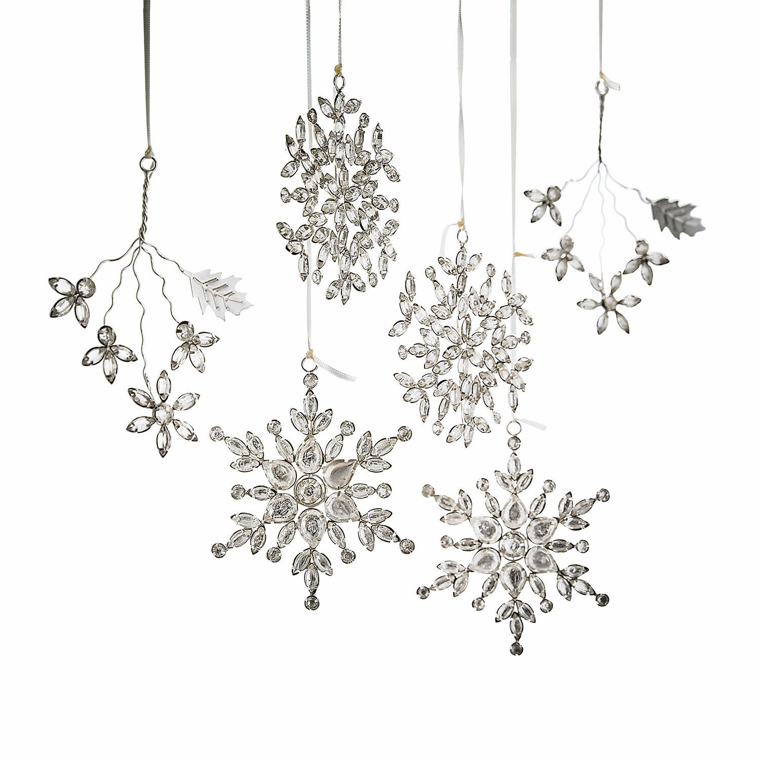 Set di 6 decorazioni natalizie Allegan Set di sei decorazioni natalizie trasparenti a forma di fiocchi di neve e rami su sfondo bianco