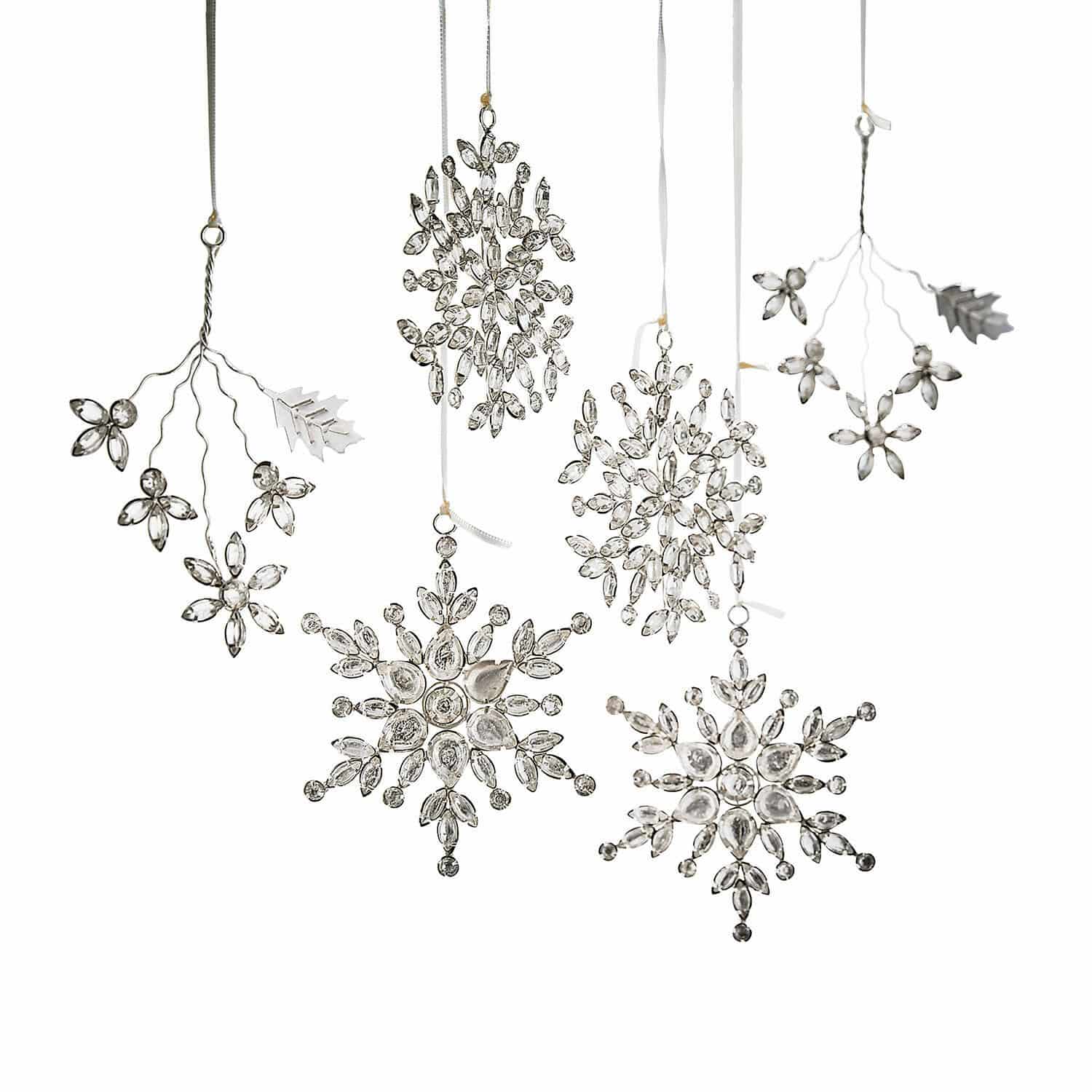 Set di 6 decorazioni natalizie Allegan Set di sei decorazioni natalizie trasparenti a forma di fiocchi di neve e rami su sfondo bianco