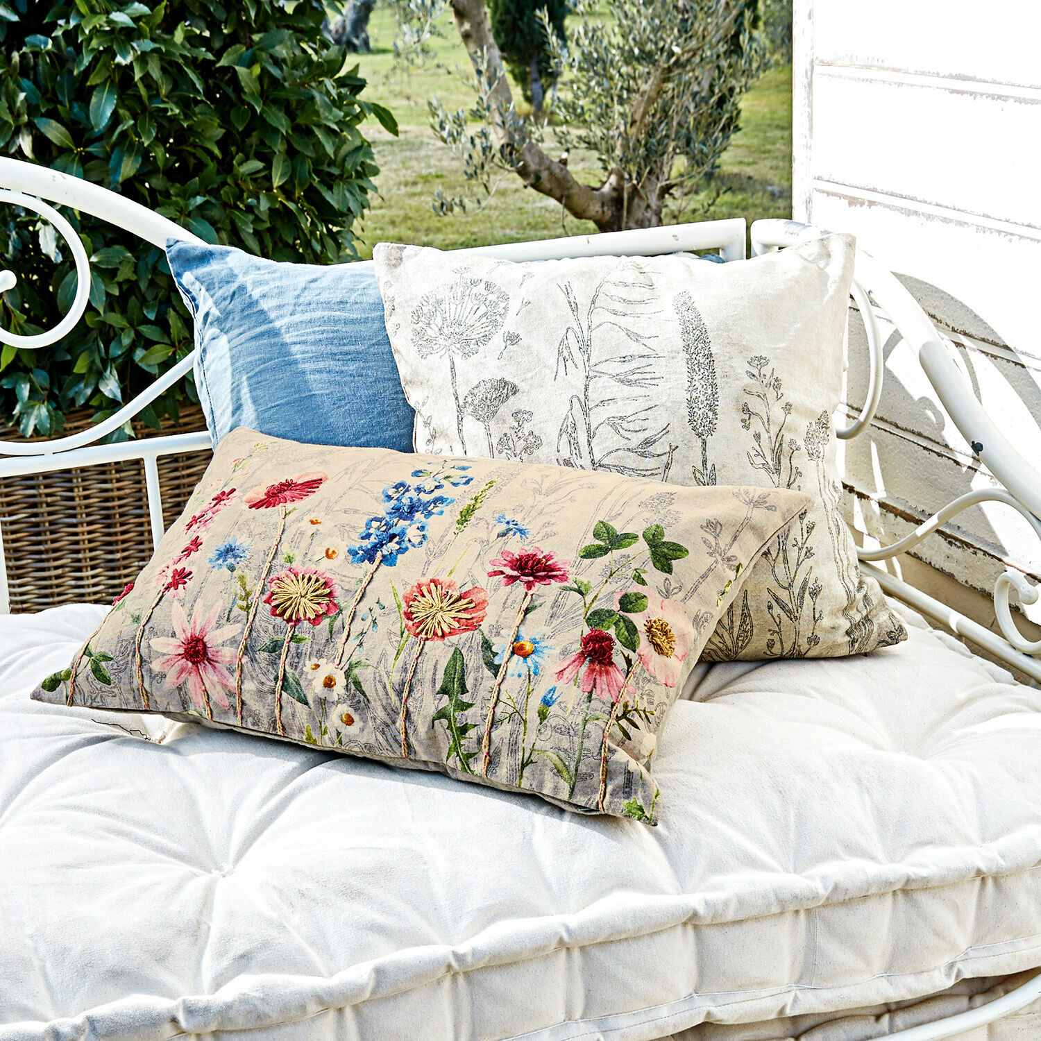 Coppia di copricuscini Eleonoire Set di tre cuscini decorativi in cotone e lino colori naturali con motivo floreale