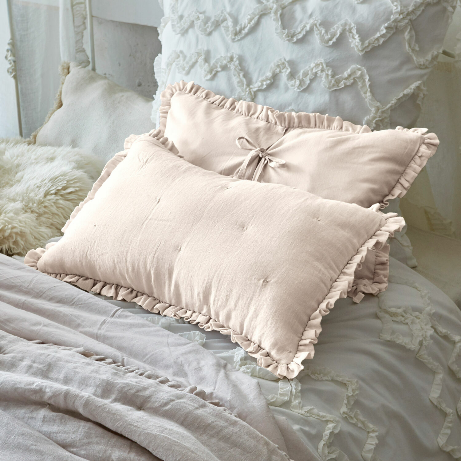 Coppia di copricuscini Iriga Fodera per cuscino beige in cotone con volant, decorativa e morbida per la camera da letto