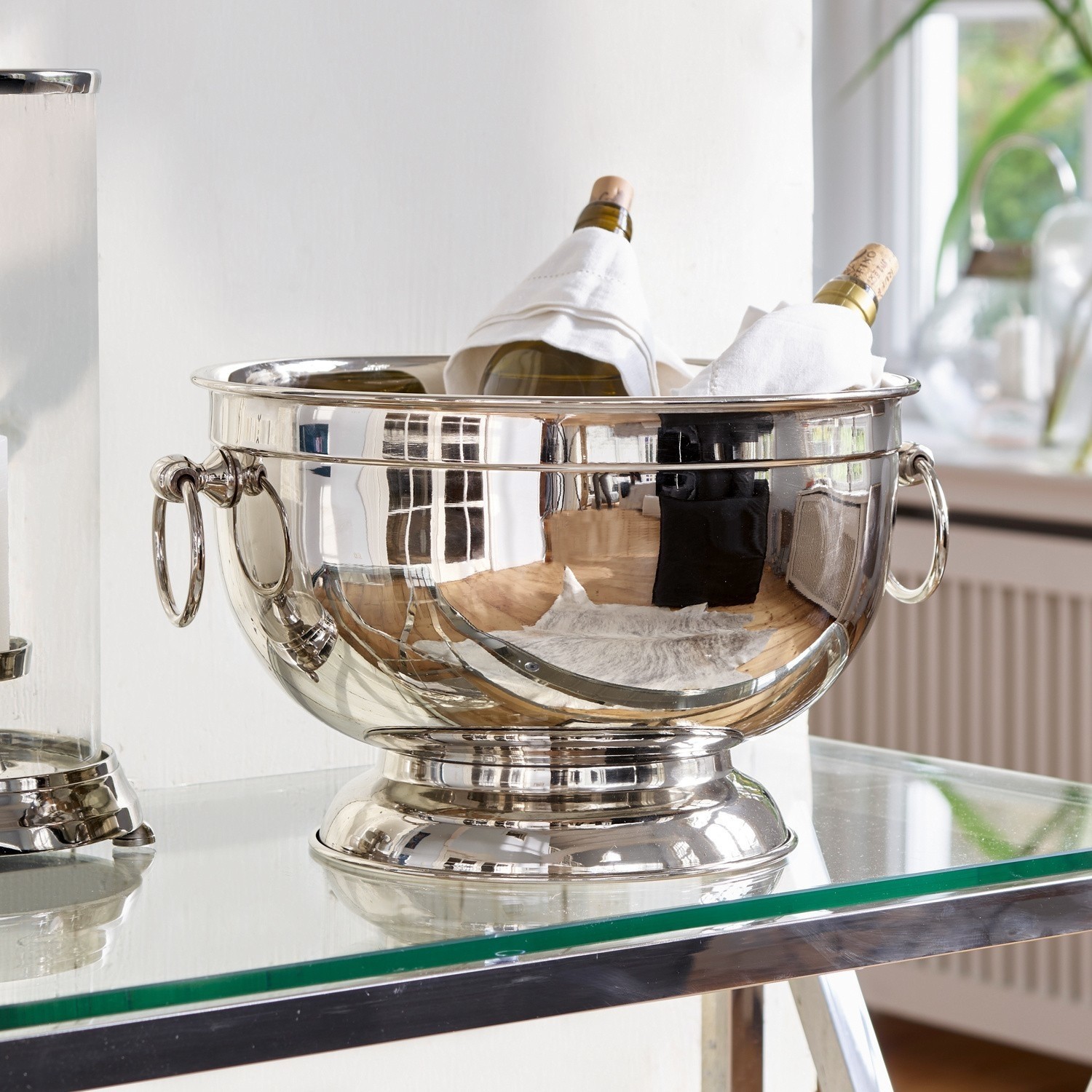 Centrotavola Westspring Elegante secchiello per vino in acciaio inox argento con manici e due bottiglie avvolte in tessuto bianco