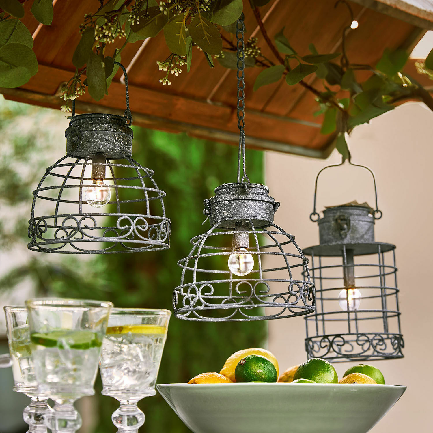 Set di 3 lanterne solari Yirevol Lanterne sospese in metallo grigio stile vintage con illuminazione LED, decorazione da giardino