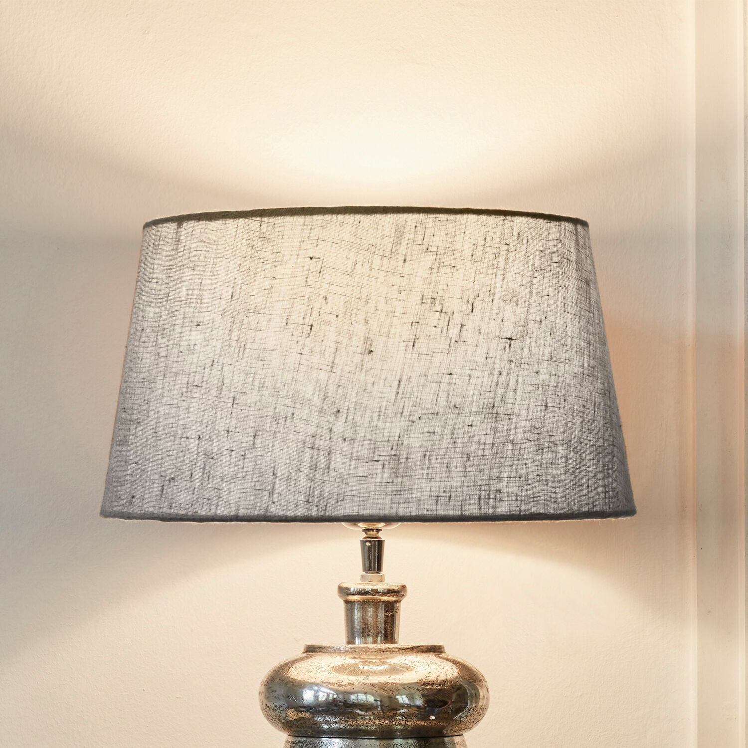 Paralume Anfor Lampada da tavolo con base in metallo e paralume grigio in tessuto, illuminazione decorativa per soggiorno