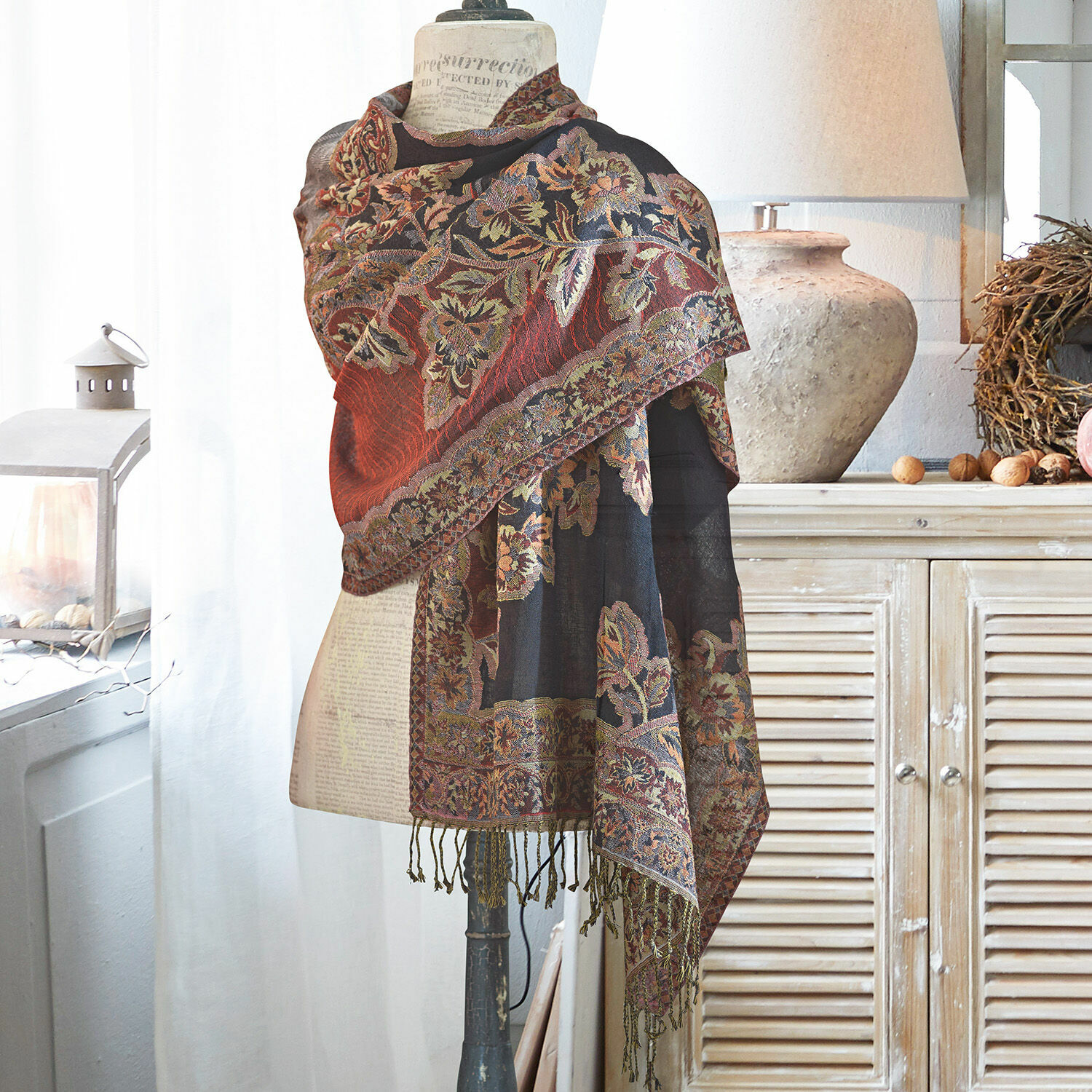 Scialle Albon Sciarpa con motivo floreale rossa e nera con frange, accessorio moda e decorazione casa