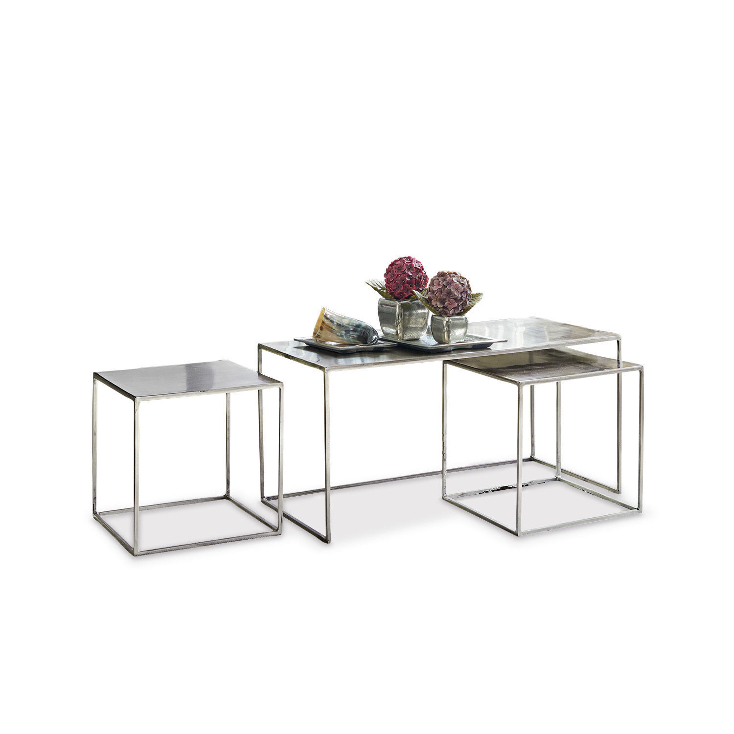 Set di 3 tavolini da salotto Gela Set di tre tavoli in metallo argento dal design moderno per soggiorno