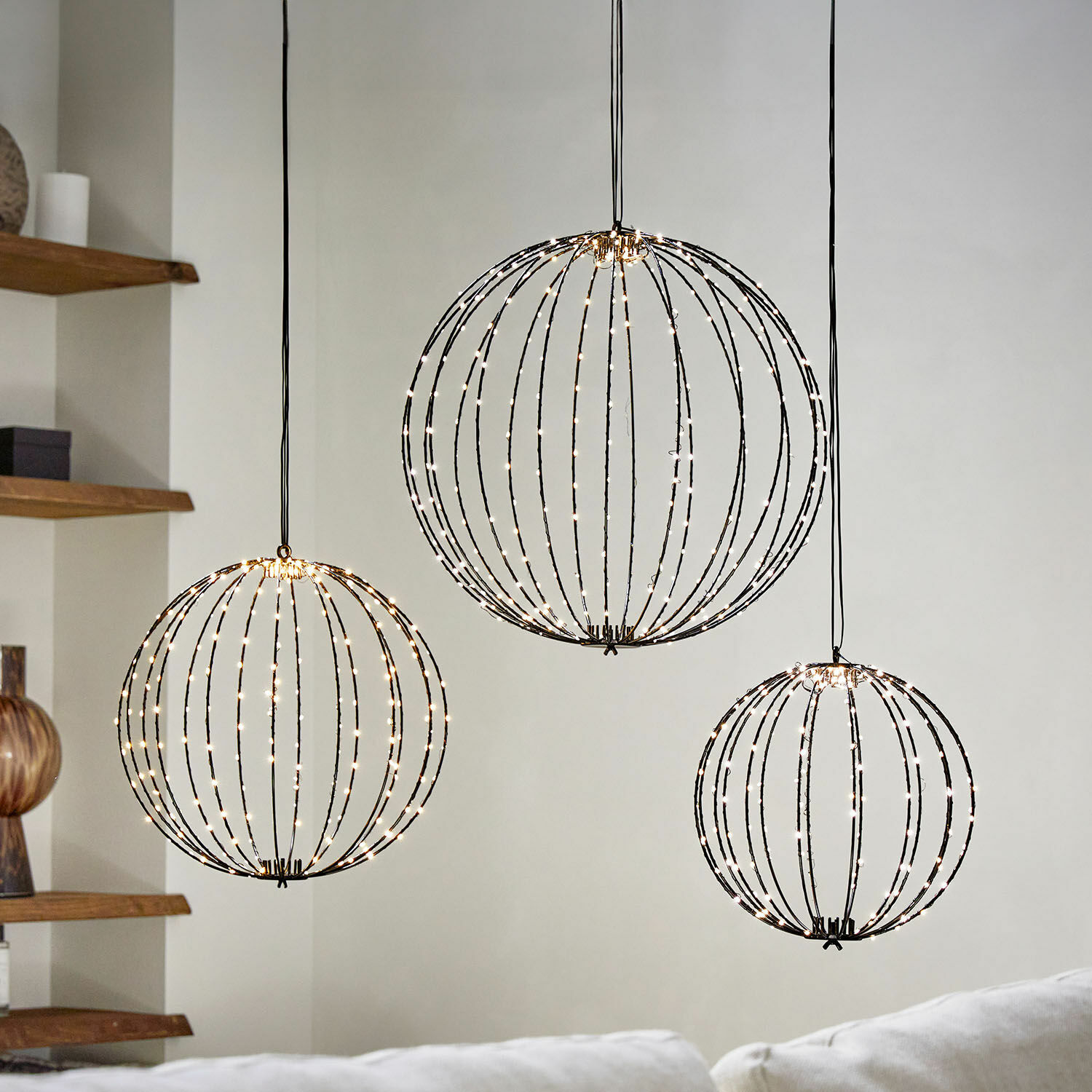 Set di 3 sfere a LED Brilliante Tre lampade a sospensione sferiche in metallo con luce LED bianca calda per interni moderni