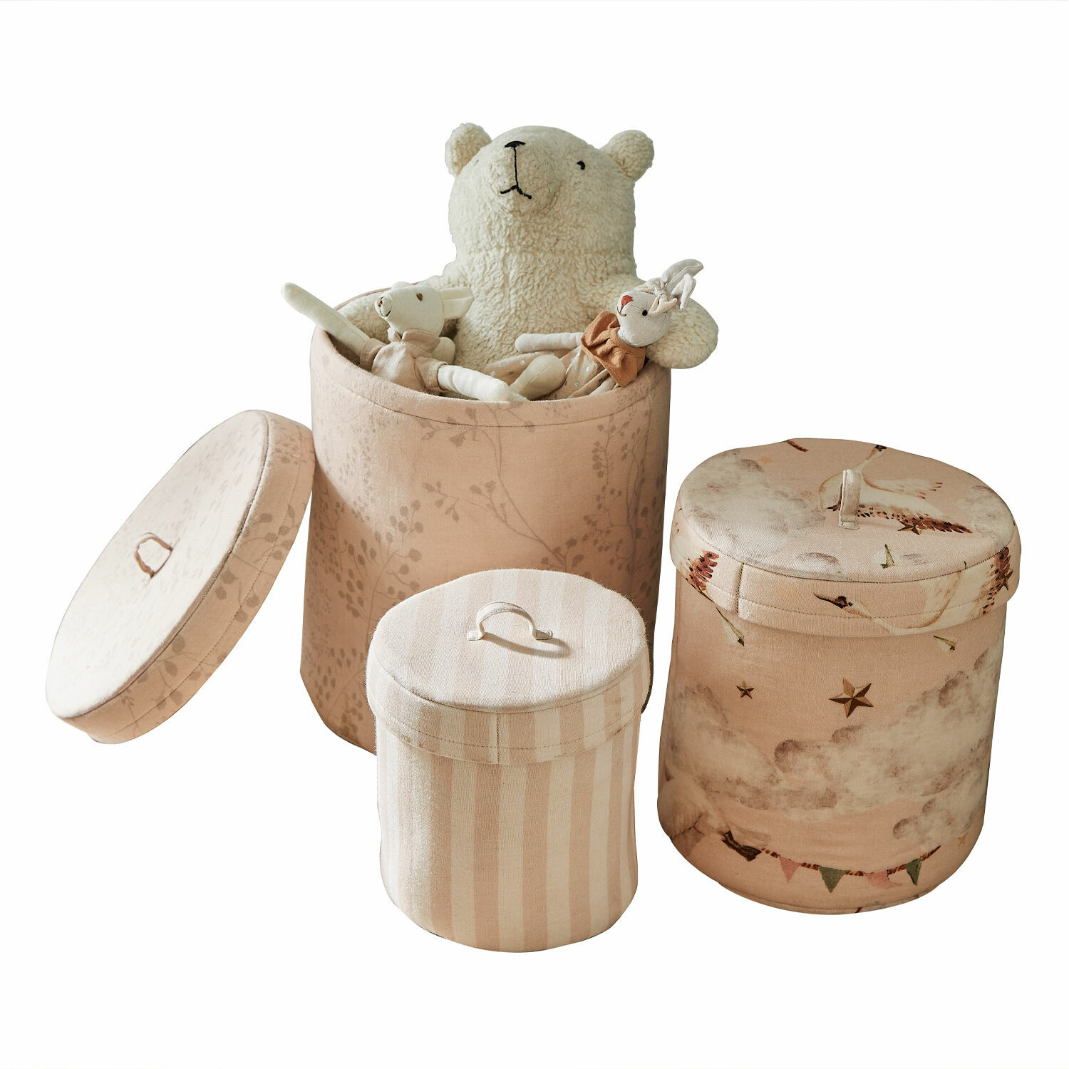 Set di 3 scatole Bellise Tre contenitori beige in tessuto con coperchi, ideali per giocattoli e decorazioni