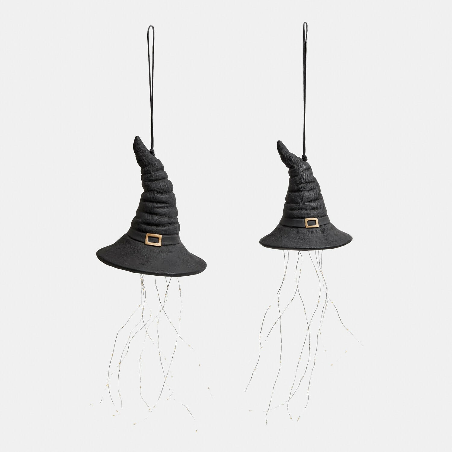 Coppia di cappelli decorativi Elarwyn Due cappelli da strega neri appesi in tessuto con fibbia decorativa e luci LED sottili