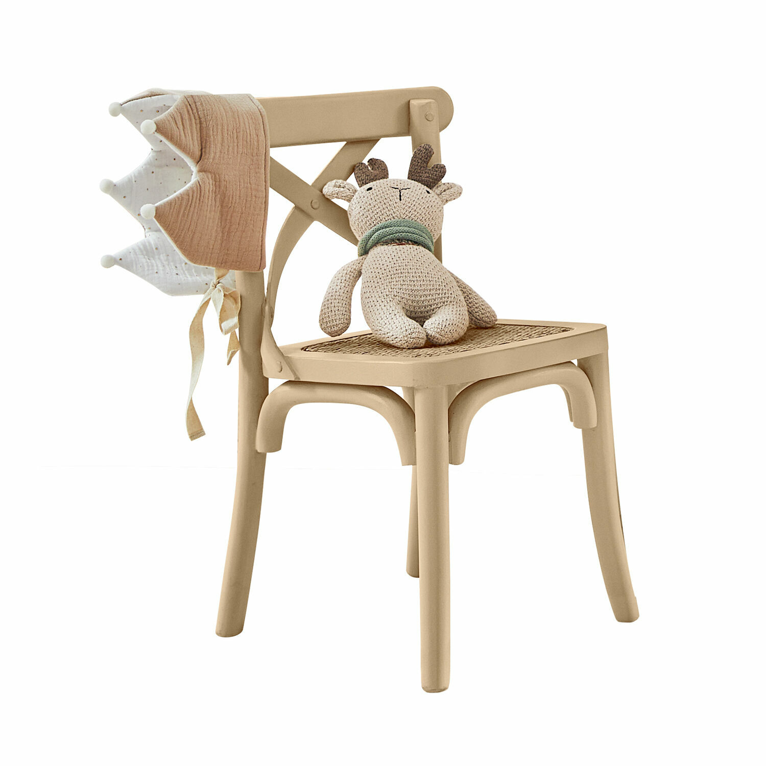Sedia per bambini Sourila Sedia in legno beige con seduta intrecciata, pupazzo renna lavorato a maglia e cappello per bambini