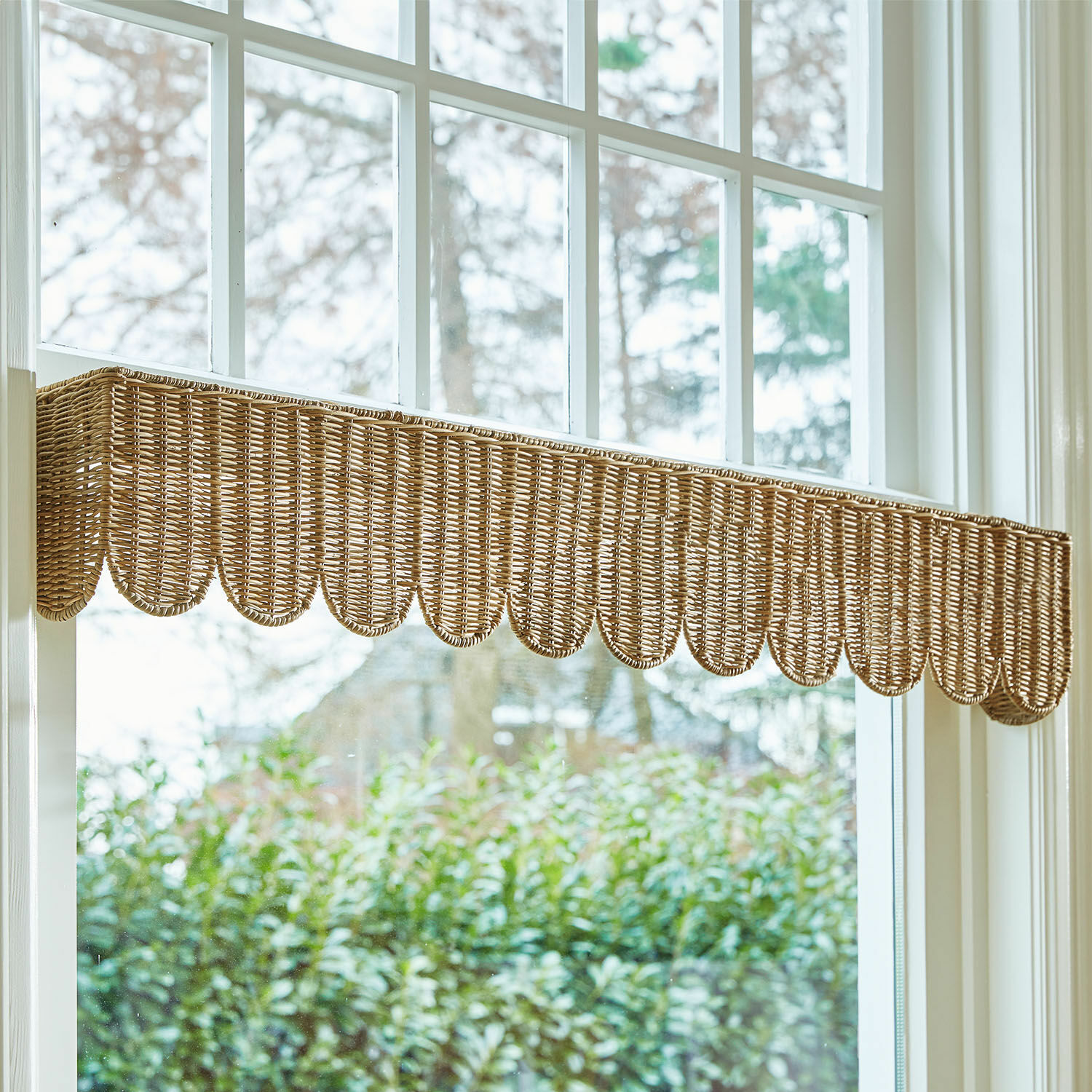 Rivestimento per finestre Glyndon Pannello per finestra in rattan naturale colore marrone chiaro con bordo ondulato per decorazione