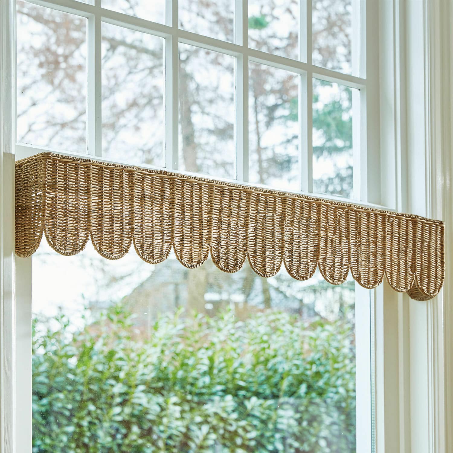 Rivestimento per finestre Glyndon Pannello per finestra in rattan naturale colore marrone chiaro con bordo ondulato per decorazione