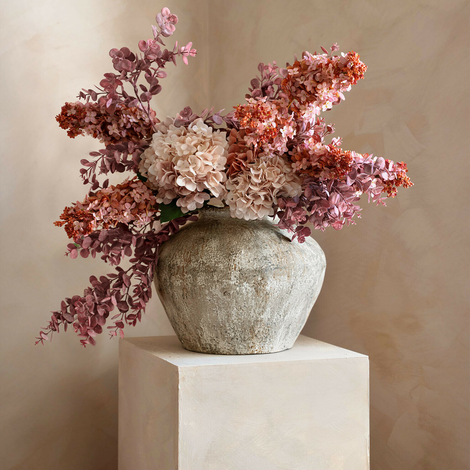 Vaso Champs Vaso rustico in pietra con fiori decorativi rosa e beige per arredamento d'interni