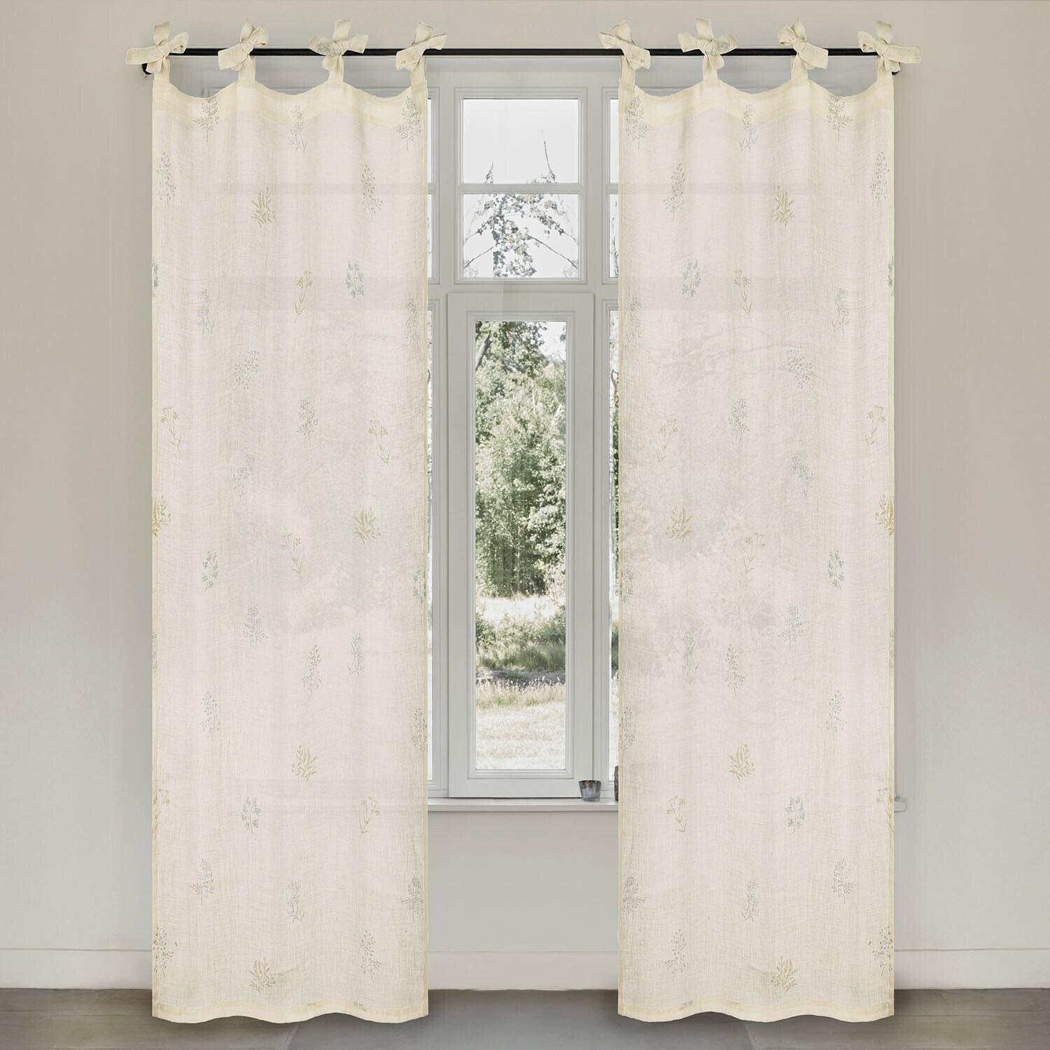 Tenda Hazelwick Tende beige in tessuto leggero con delicato motivo floreale, decorazione elegante per finestre