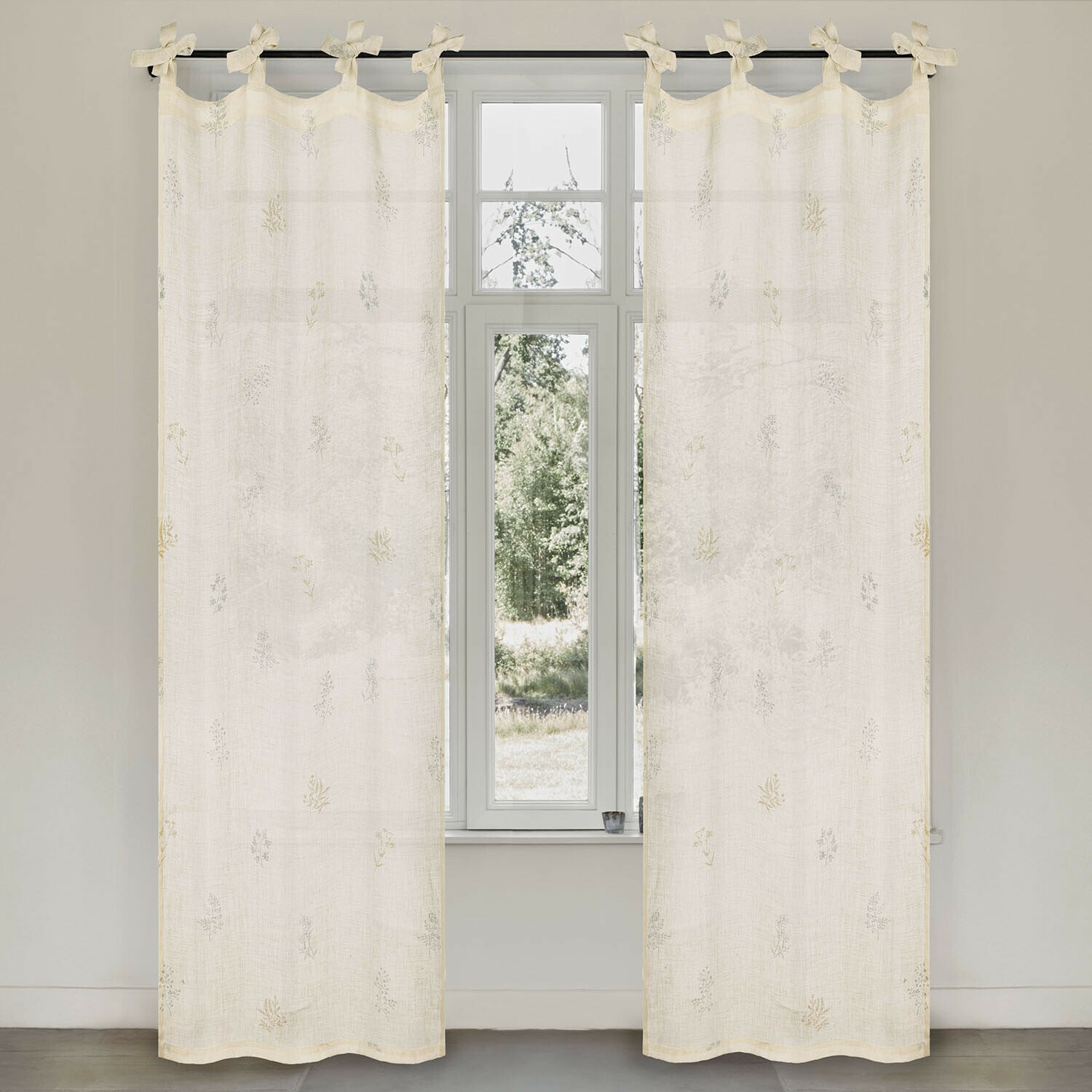 Tenda Hazelwick Tende beige in tessuto leggero con delicato motivo floreale, decorazione elegante per finestre