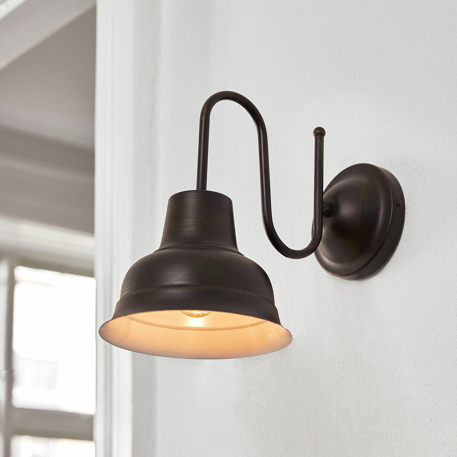 Lampada da parete Sidney Applique da parete in metallo nero con luce calda, stile industriale per interni moderni
