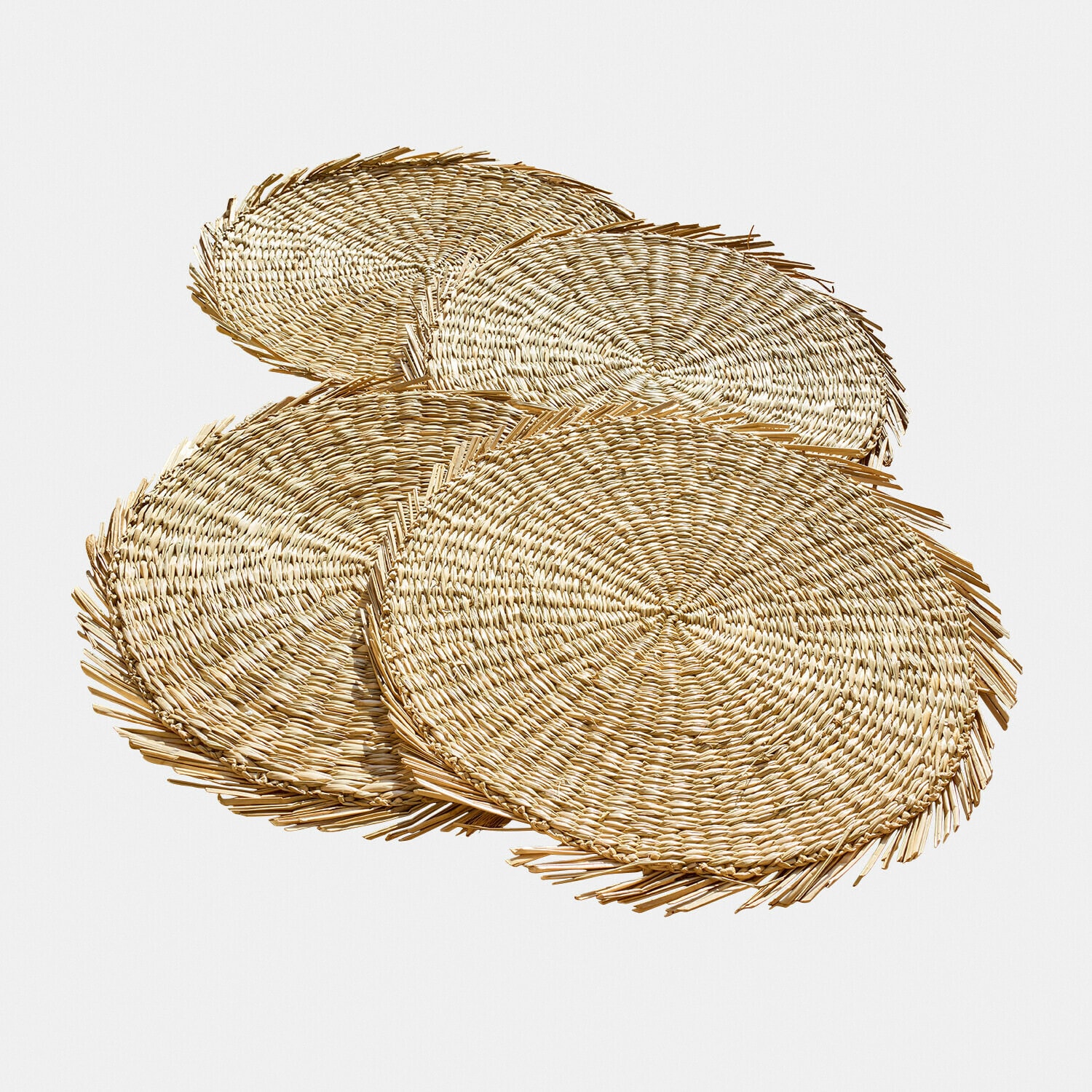 Set di 4 tovagliette Nuviras Set di quattro tovagliette rotonde in paglia naturale di colore marrone chiaro