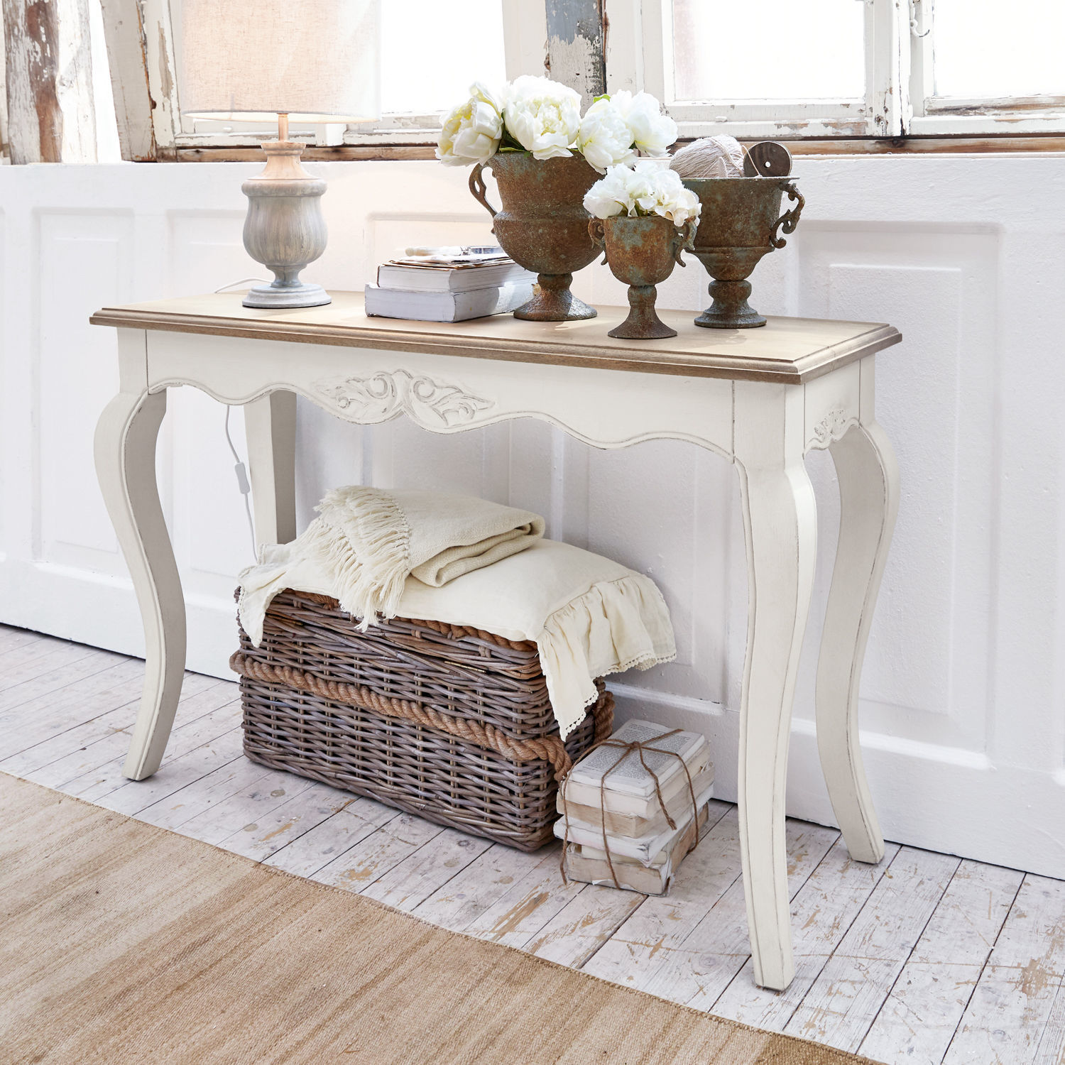 Consolle Bellerose Consolle bianca in legno con piano in legno naturale e gambe sagomate, decorazione vintage