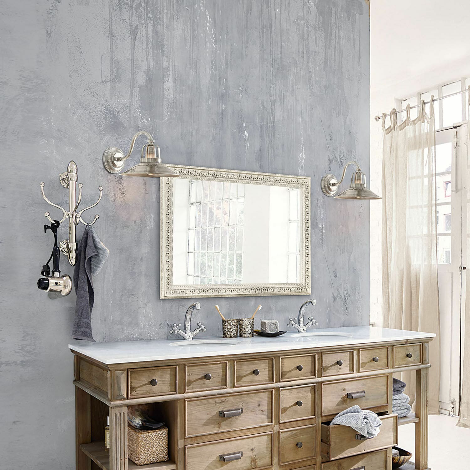 Specchio Vinciano Mobile bagno in legno con piano in marmo bianco e doppio lavabo in stile vintage