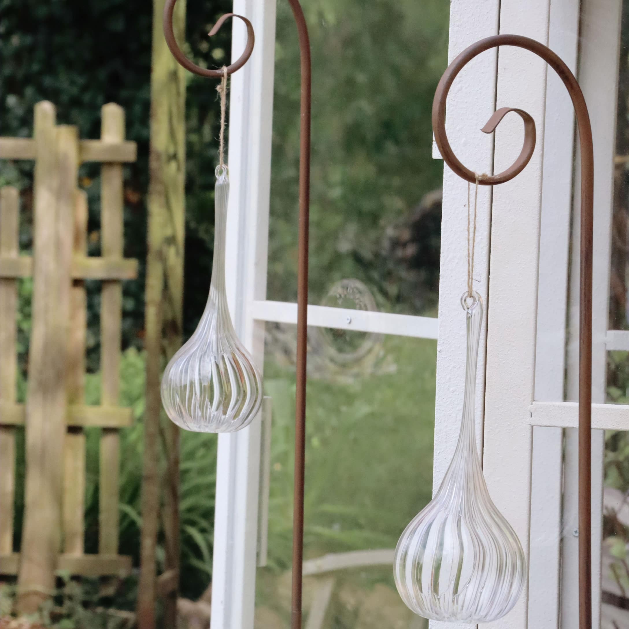 Decorazione da giardino in vetro appesa a gancio metallico in stile rustico