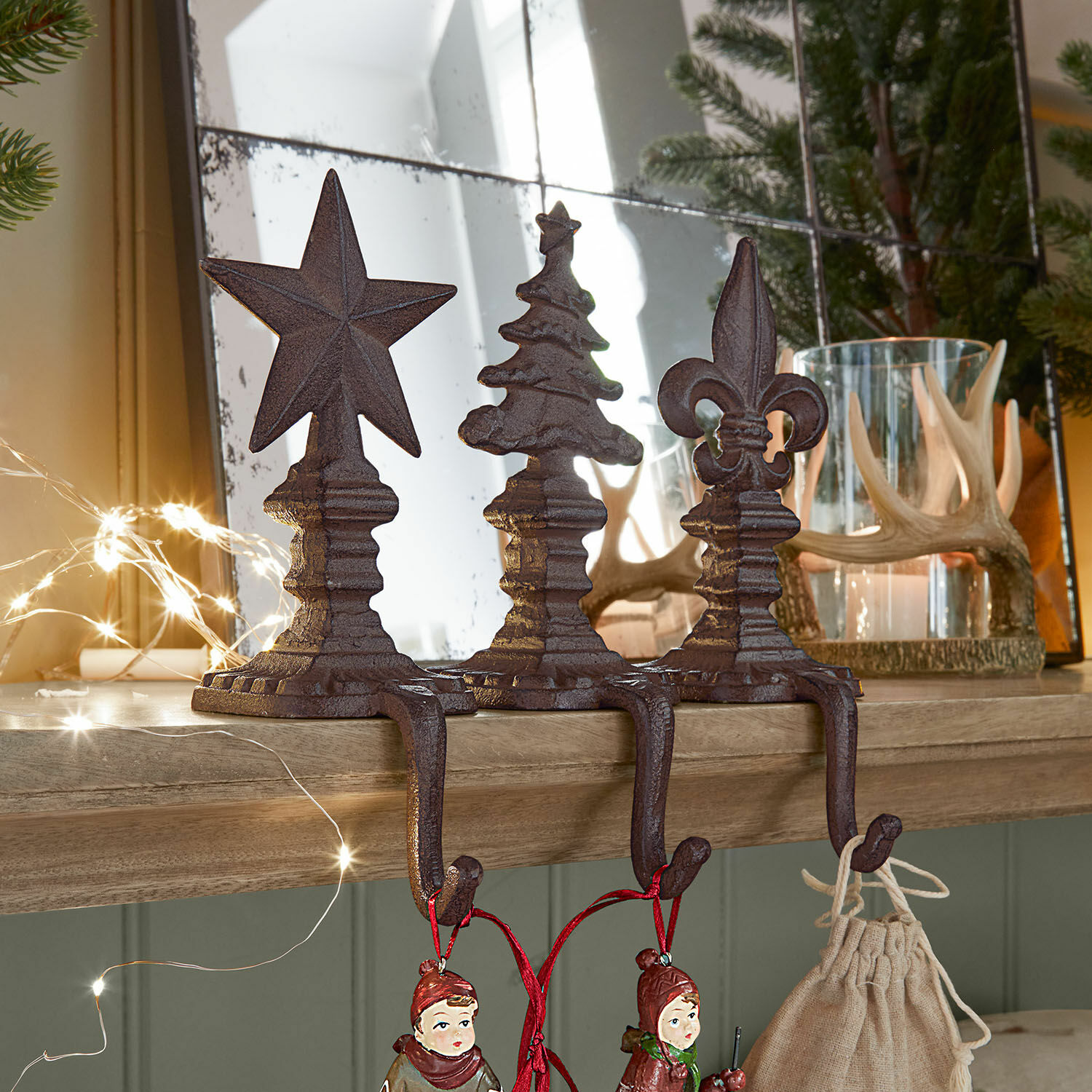 Set di 3 ganci Lorencio Set di tre ganci decorativi in ghisa marrone a forma di stella, albero di Natale e giglio