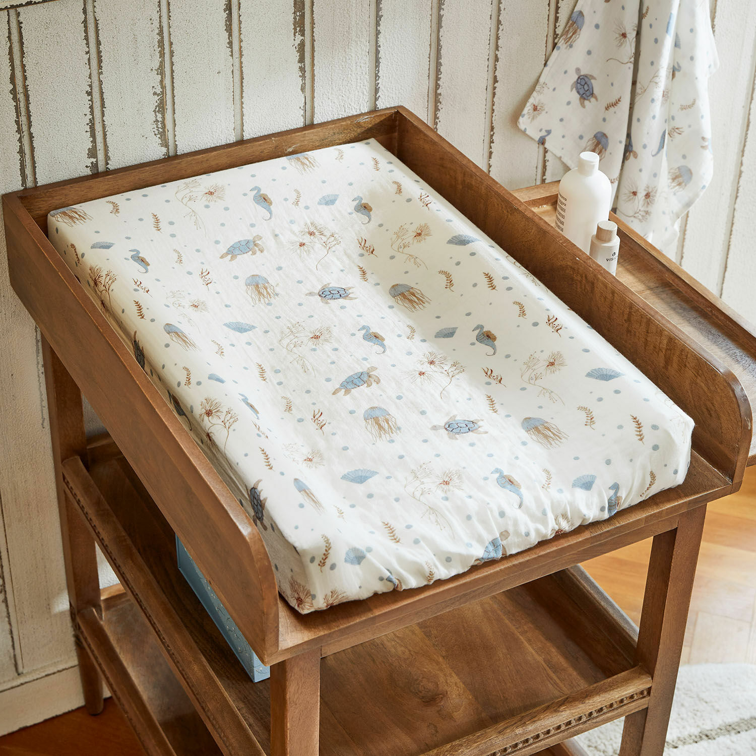Lenzuolino per fasciatoio Tinkertop Fasciatoio in legno con materassino bianco a motivi marini blu e beige, mobile pratico per bambini