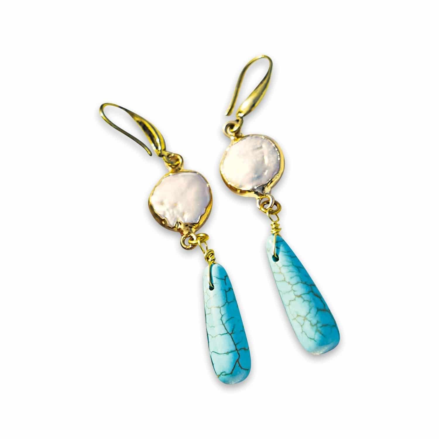 Orecchini Laéna Orecchini con pietra azzurra e dettaglio madreperla bianco su gancio metallico dorato